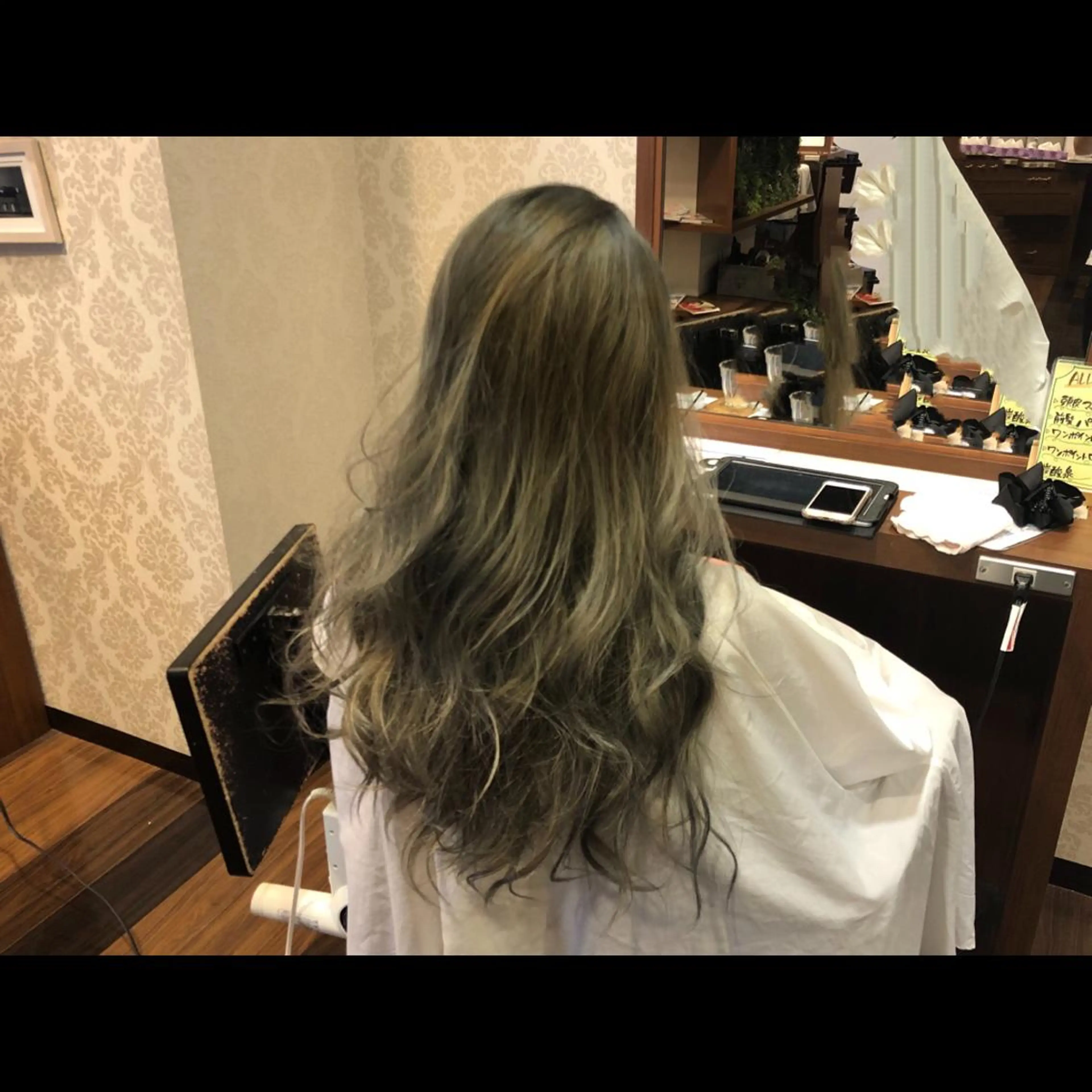 ロング カラー グレージュ ハイライトカラー ハイライト ヘアカラー 小森谷 亮太のヘアスタイル