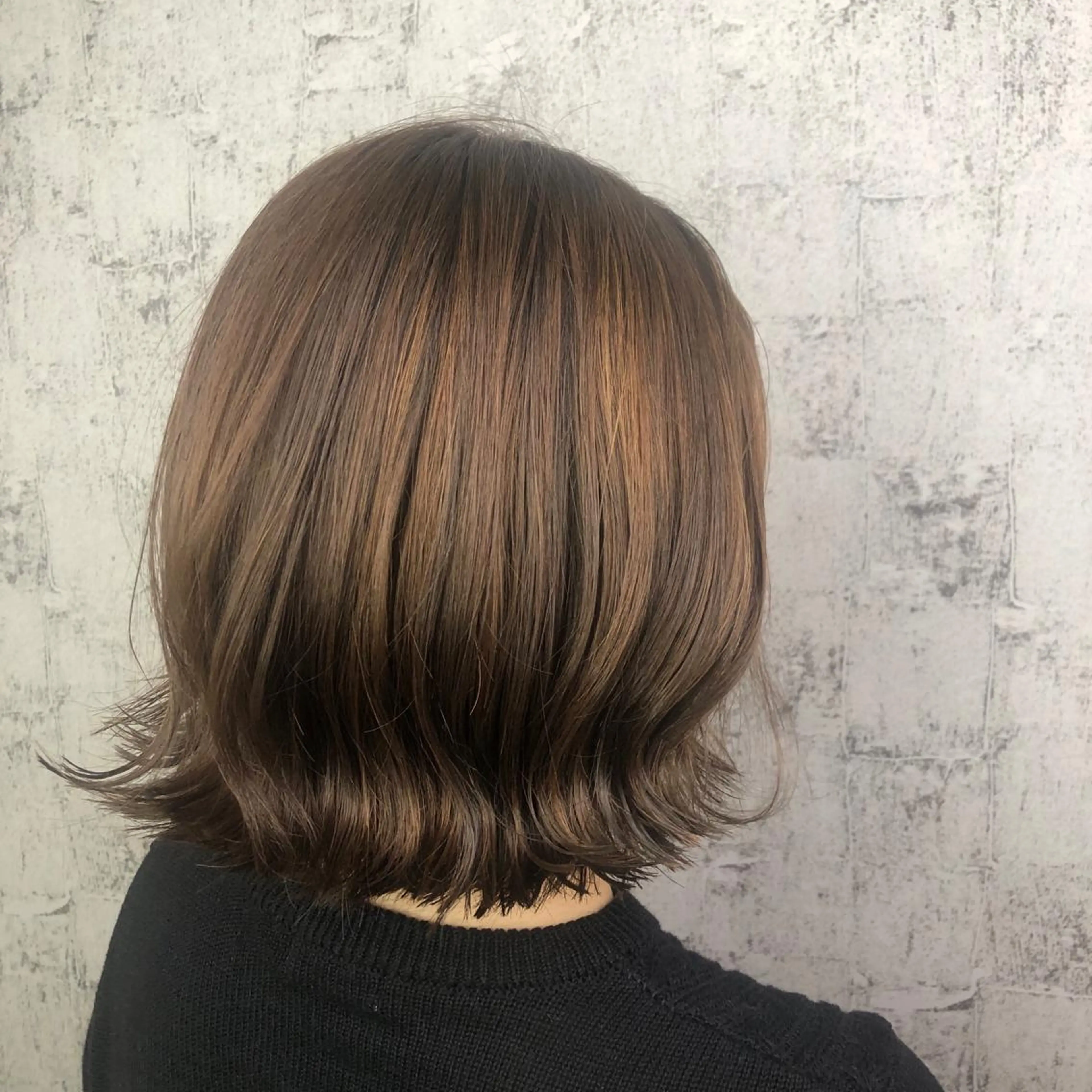 ミディアム カラー ハイライトカラー イルミナカラー ハイライト ベージュ/インナー カラー🤍Rieのヘアスタイル