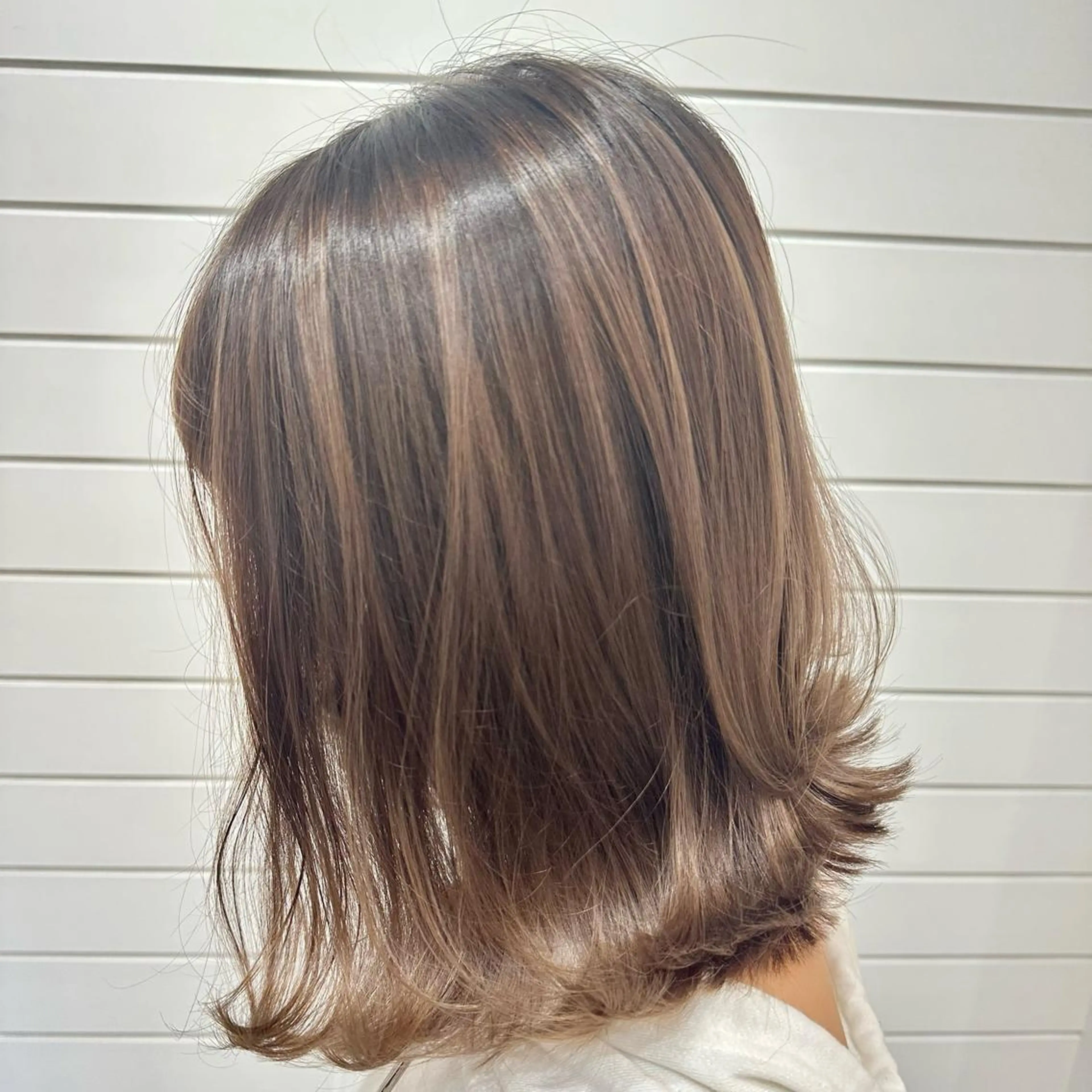 ミディアム ヘアカラー 🌈神バズり 100%色🌈のヘアスタイル