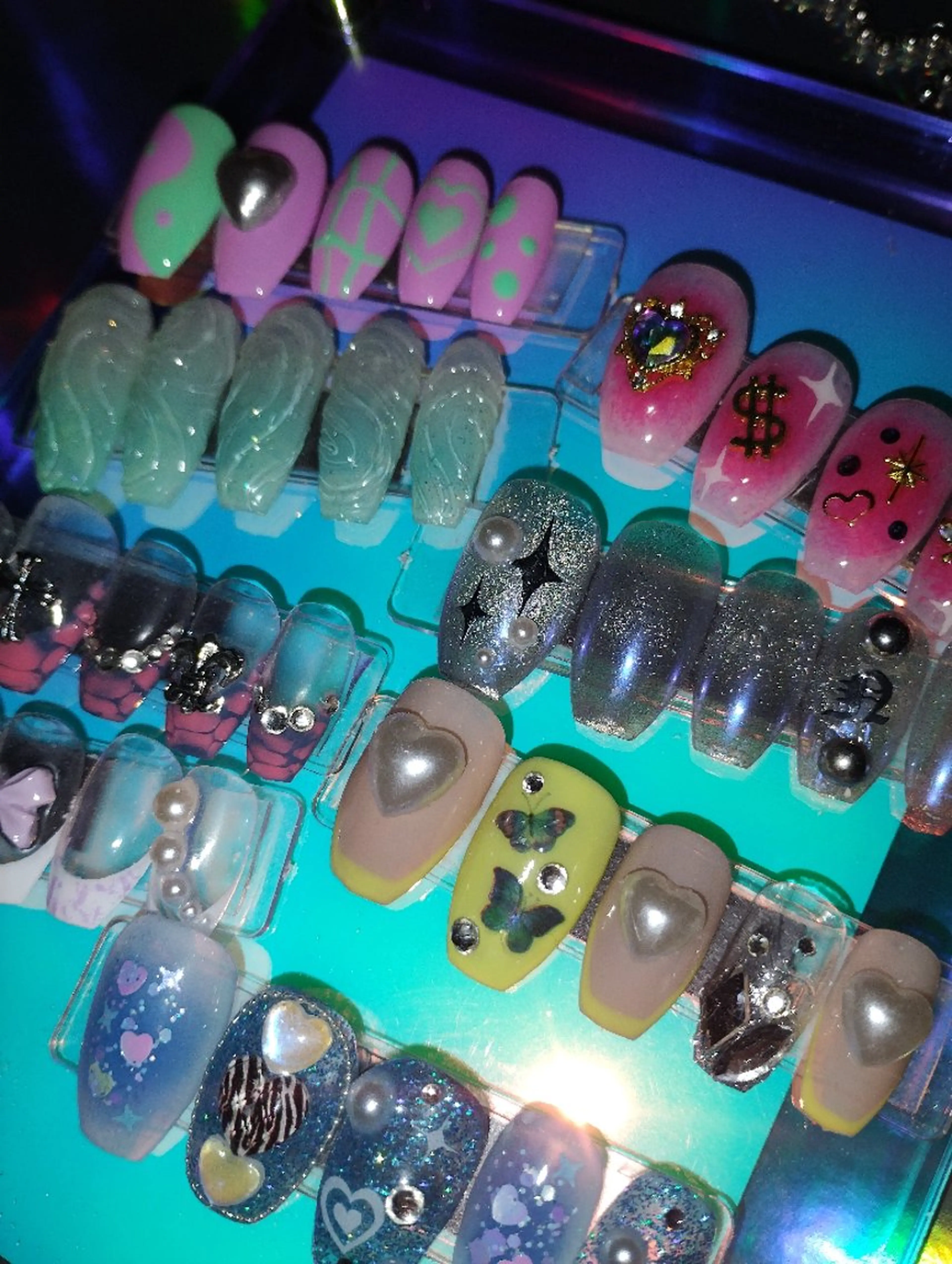 ネイル クリアネイル ハート 氷ネイル・うるうるネイル 韓国ネイル ワンホンネイル 424 nailsのネイルデザイン