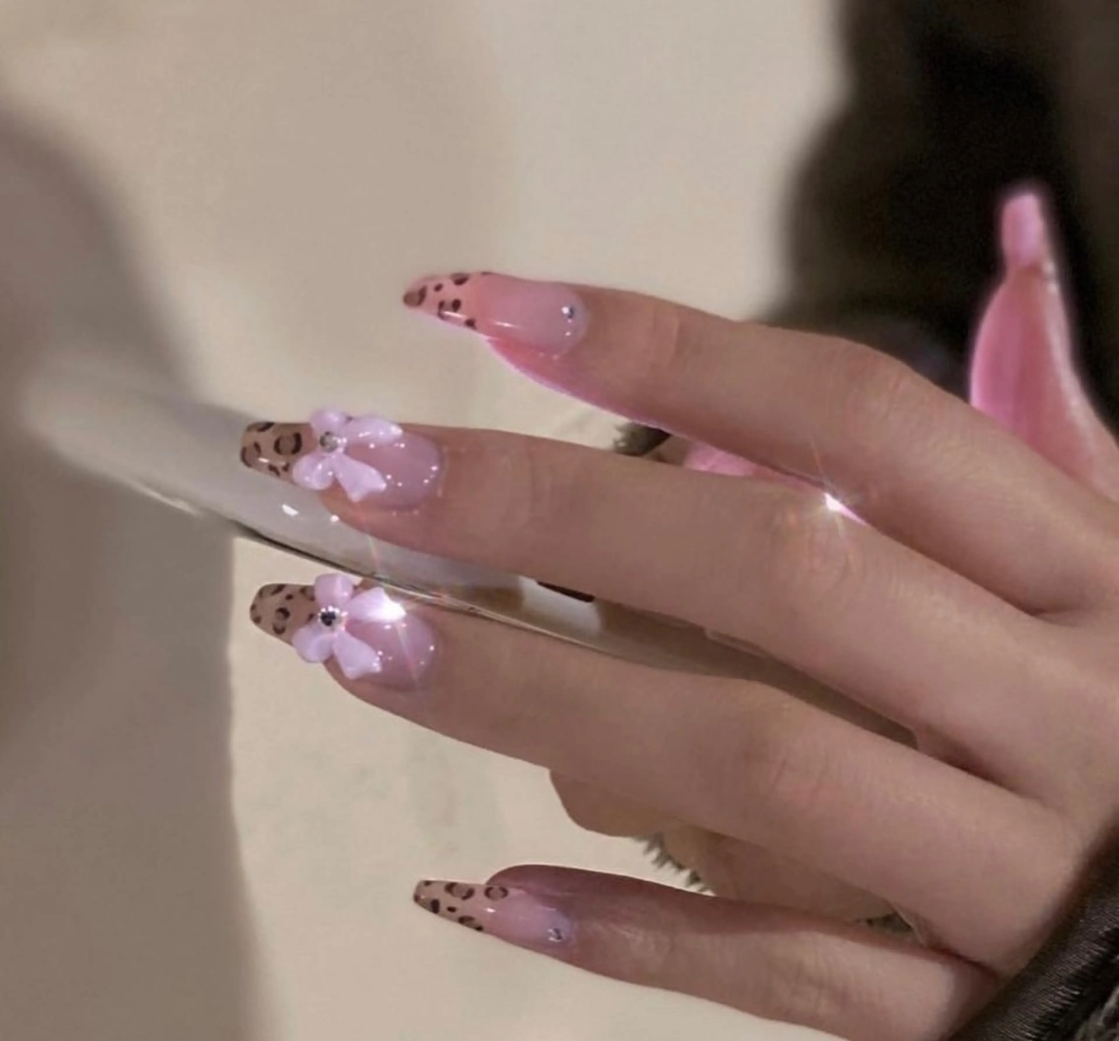 ネイル 長さ出し グラデーション キラキラネイル 韓国ネイル ラメ(グリッター) ハンドネイル ハンドケア Chisa Nail Studio所属・リ リのネイルデザイン