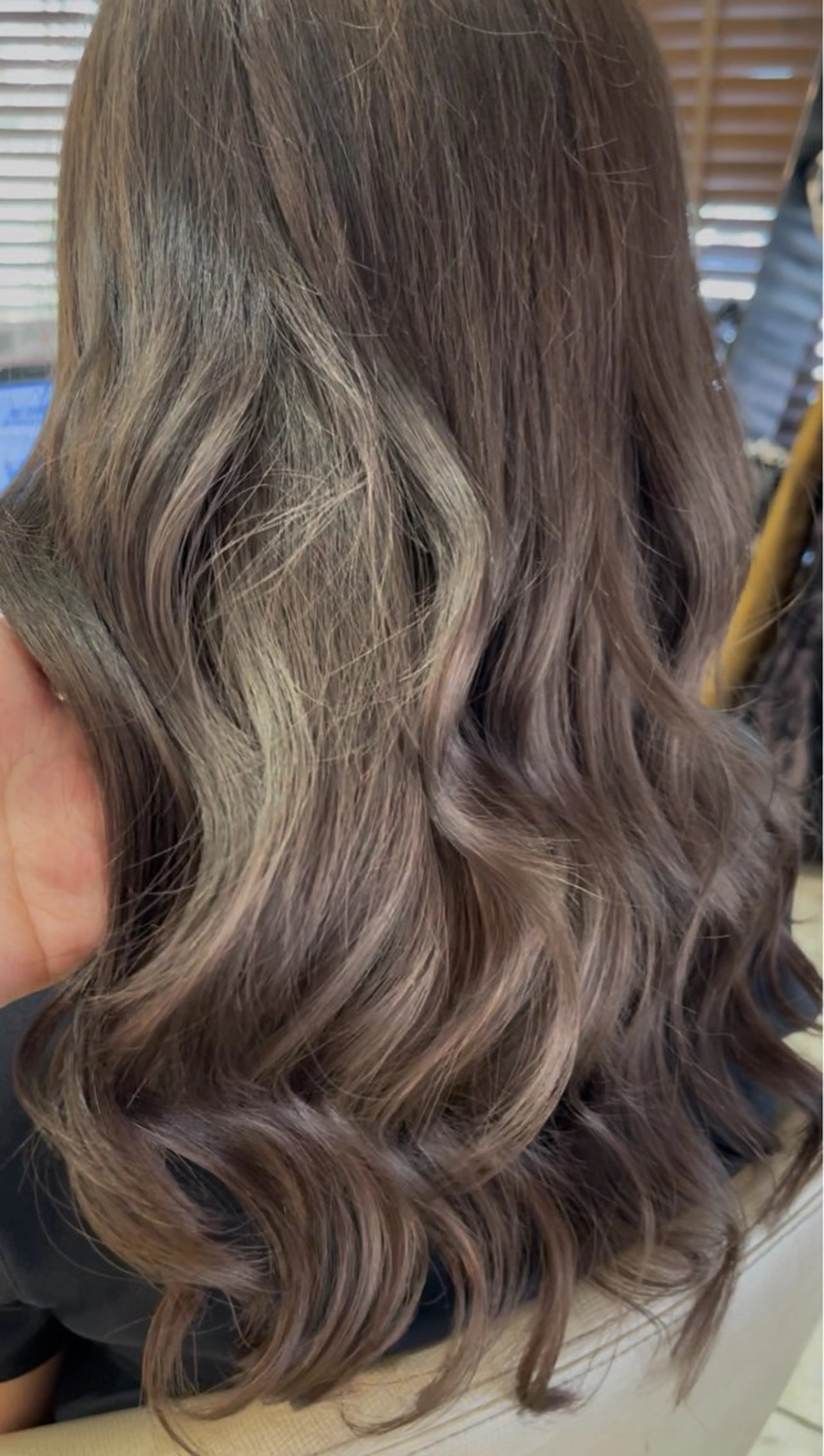 ロング カラー ベージュカラー ブリーチ ケアブリーチ シルバー シルバーベージュ ヘアセット 寺田 さゆみのヘアスタイル
