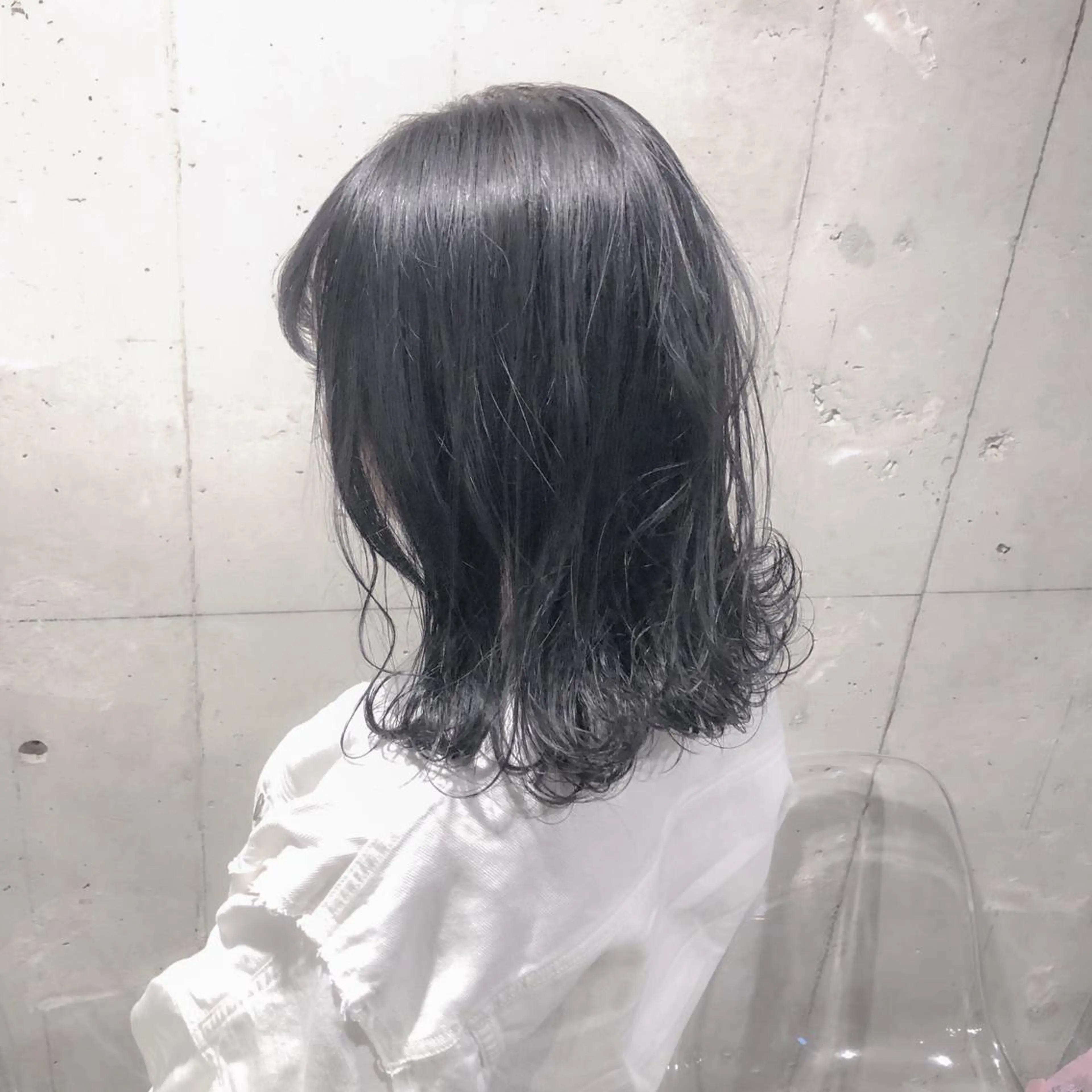 ミディアム カラー ブリーチ ブルーカラー ブルーグレー ブルーグレージュ グレージュ カット ヘアカラー 🔷似合わせのプロ KUMA🔷のヘアスタイル