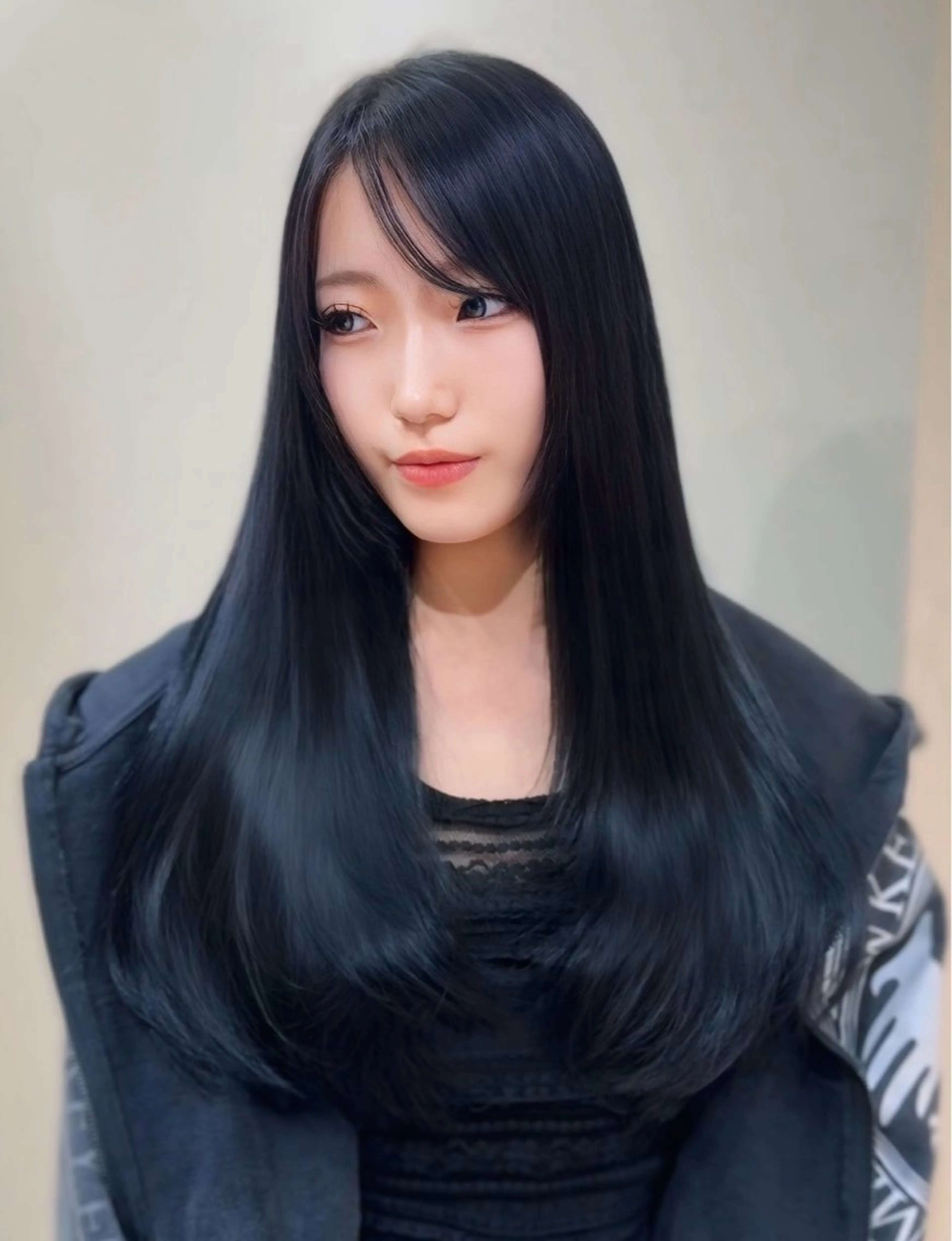ロング カラー 黒髪 ブルーカラー ブルーブラック レイヤーカット ワンホン×髪質改善 つのーか🩶🫧のヘアスタイル