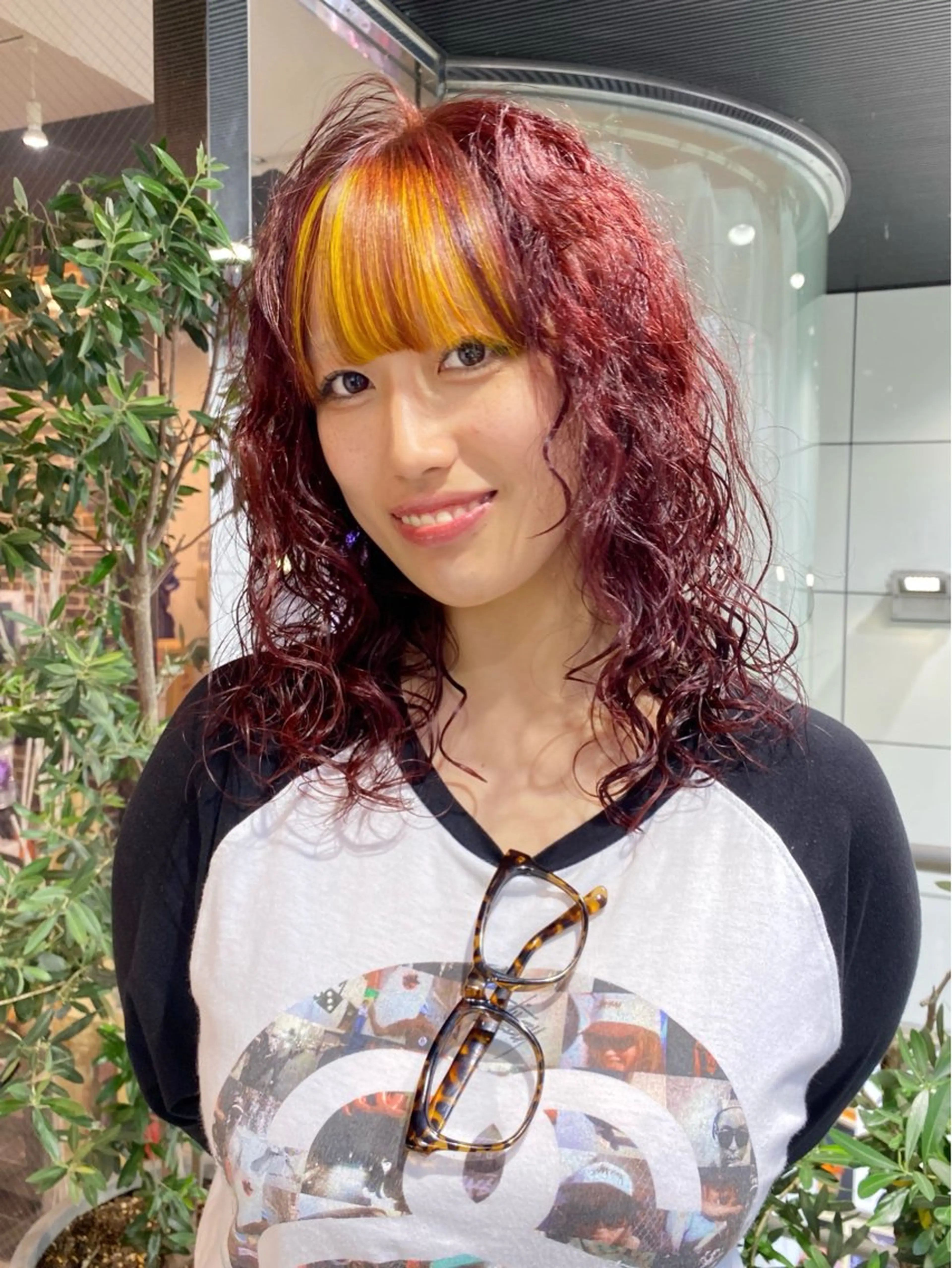 ミディアム パーマ ミディアムパーマ ボブ 髪質改善 レイヤーカット オン眉 カット ヘアカラー パーマ トリートメント ヘアセット 似合わせカット パーマ/コトミ🐸のヘアスタイル
