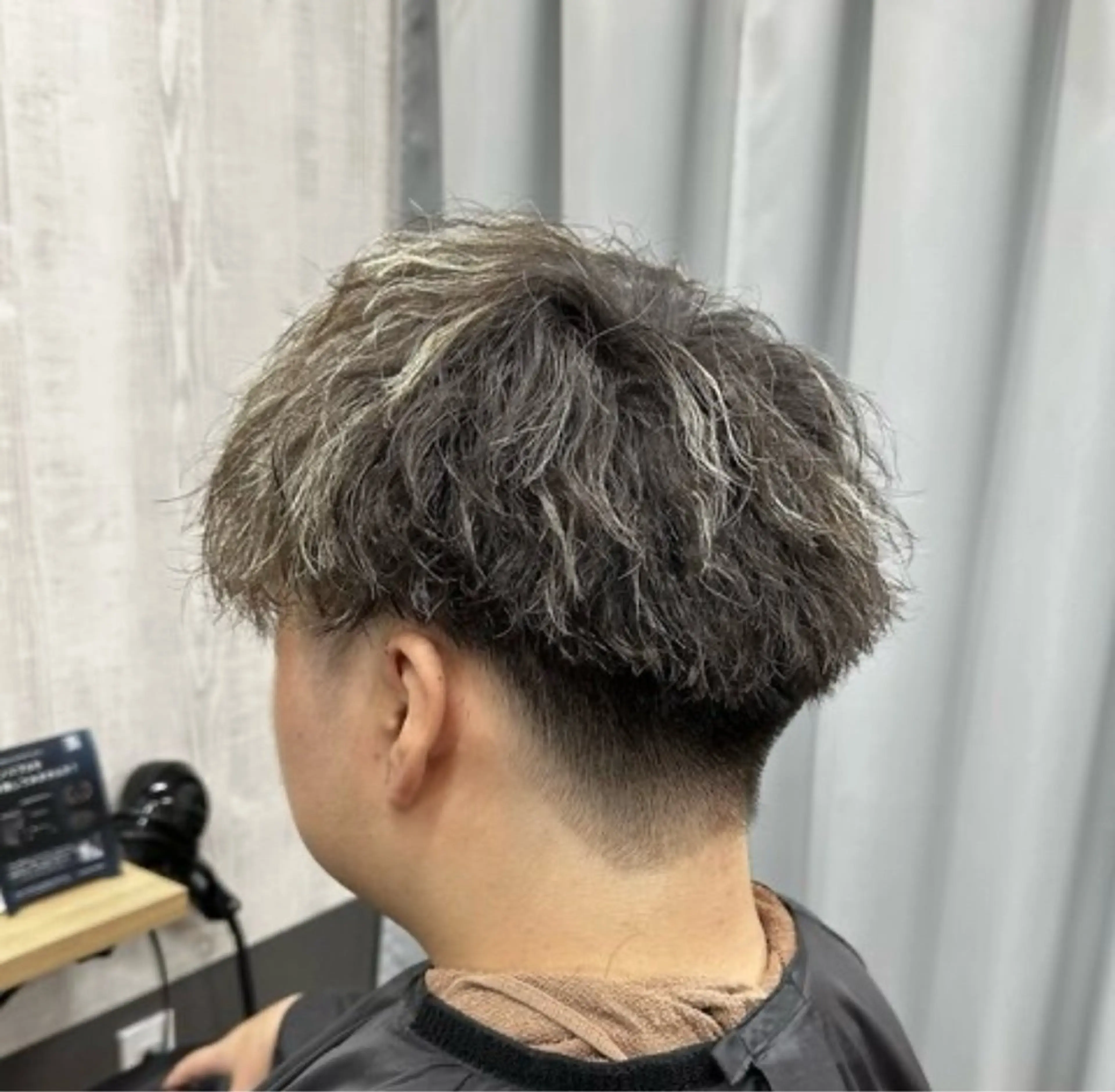 カラー パーマ メンズ メンズハイライト ハイライトカラー カット ヘアカラー パーマ 磯田 拳のヘアスタイル