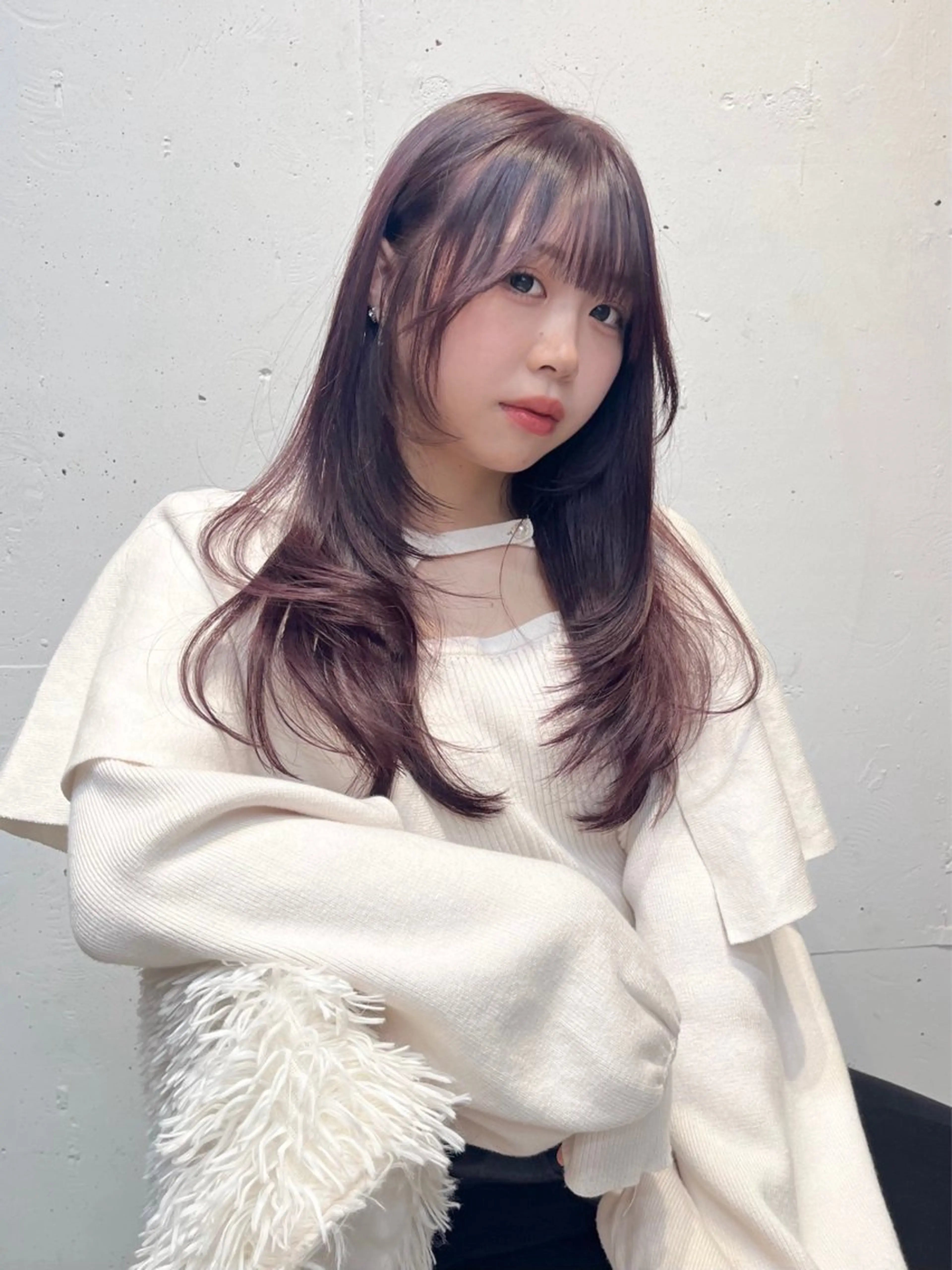 ロング カラー ブリーチ カシス ブリーチなしカラー ピンクカラー レイヤーカット 🎀taro ブリーチなしカラーのヘアスタイル