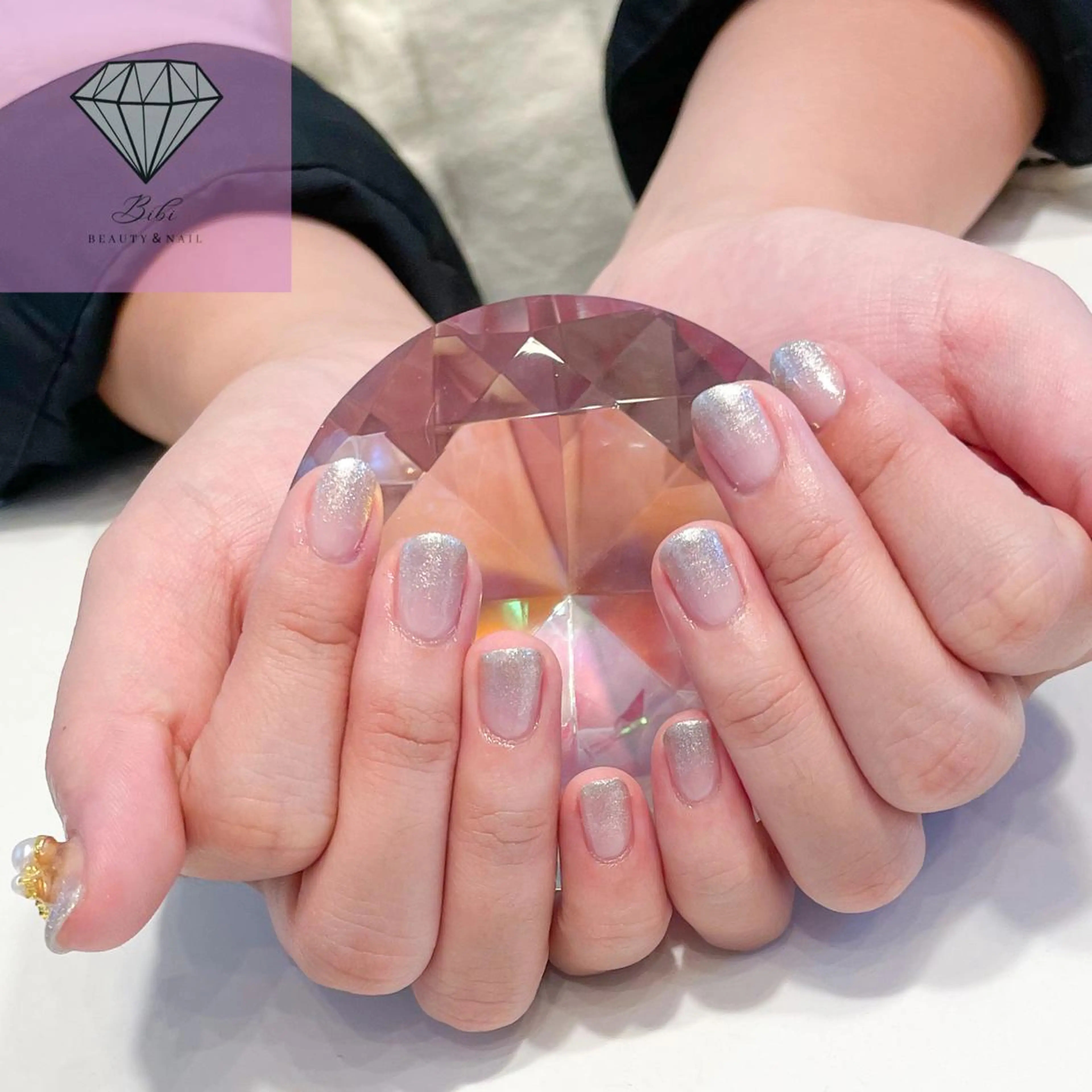 ネイル グラデーション マグネットネイル シルバー ハンドネイル ネイルサロン💎 Bibiのネイルデザイン