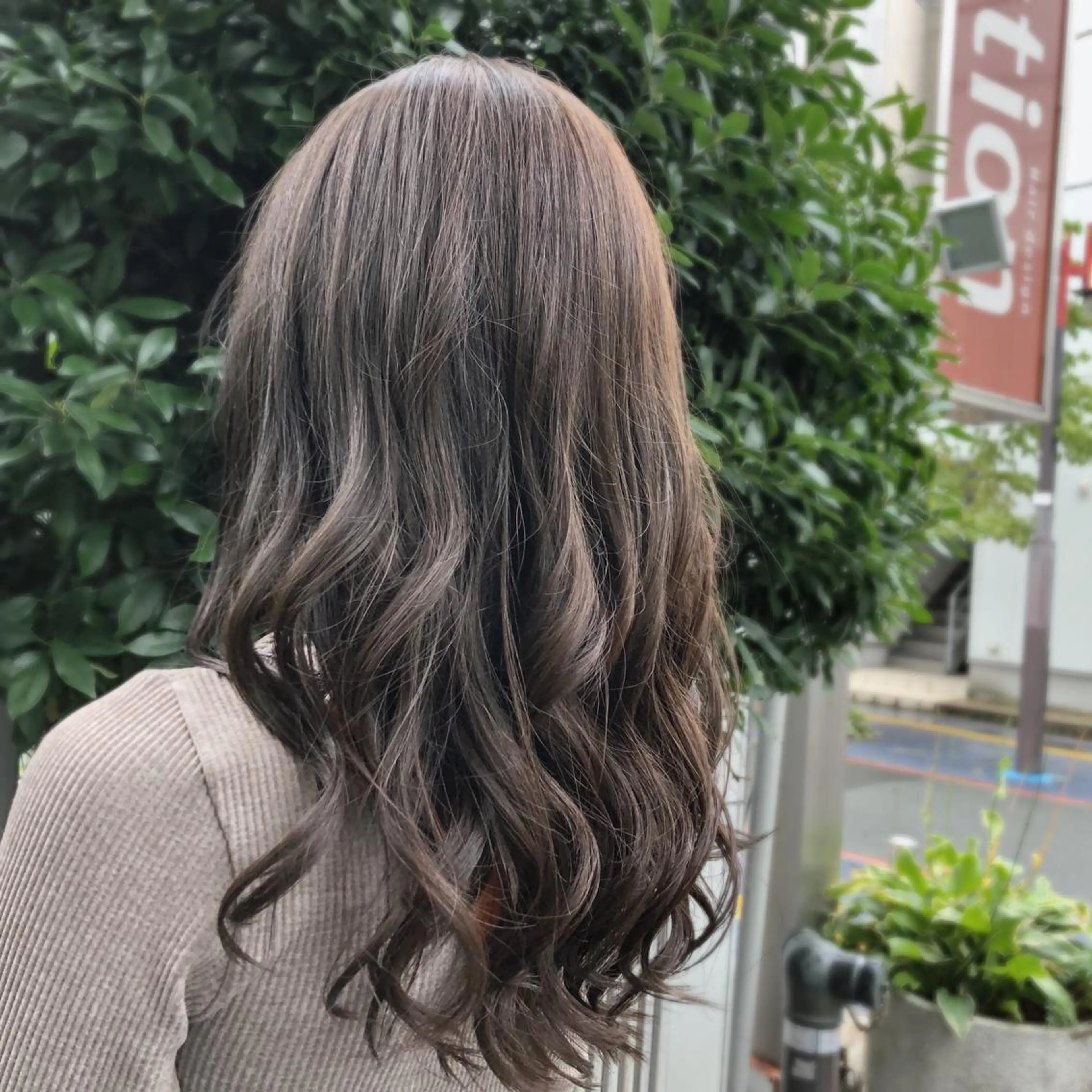 セミロング カラー カット ヘアカラー トリートメント 山崎 絵莉香のヘアスタイル