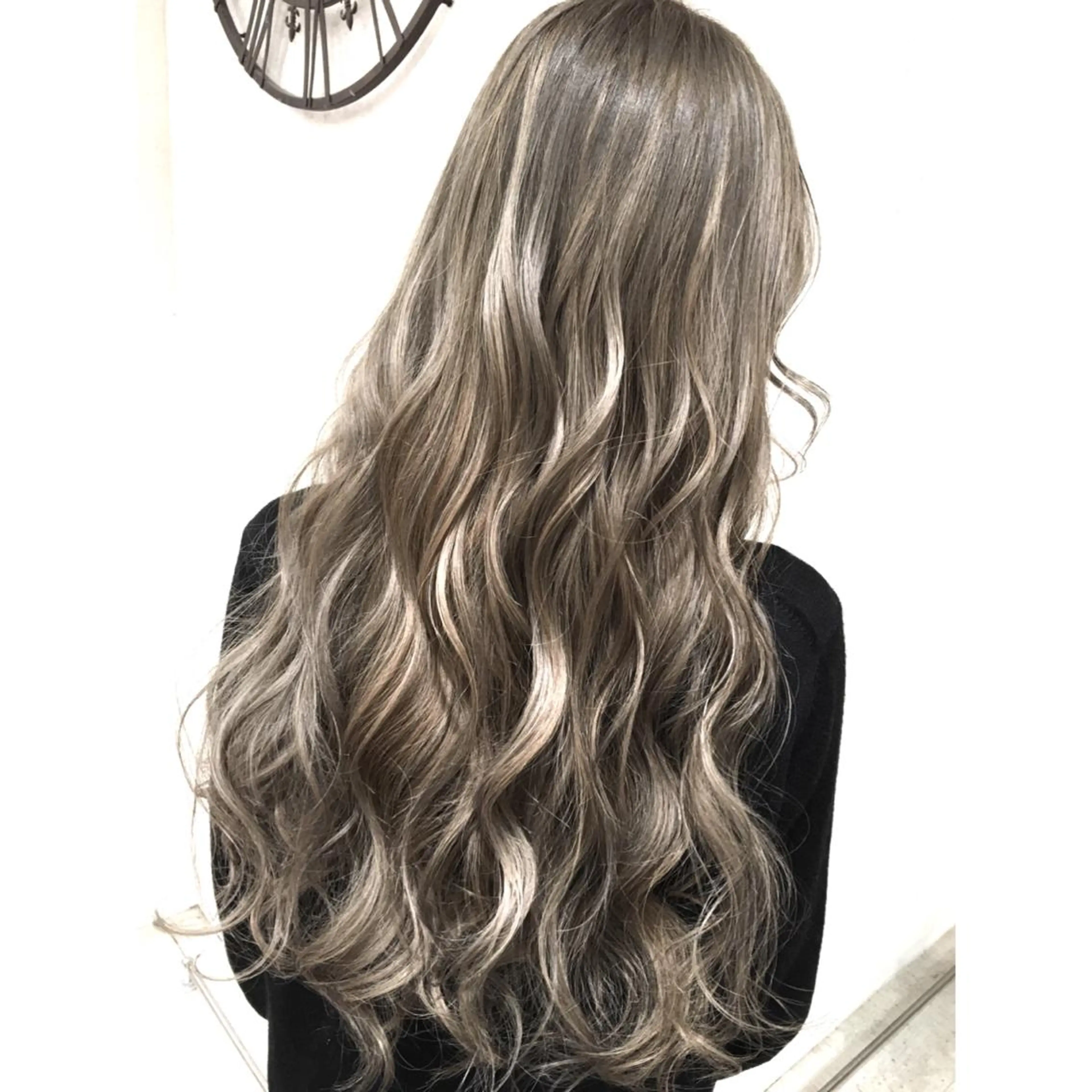 ロング カラー ベージュカラー ハイライトカラー 3Dハイライト ハイライト ヘアカラー トリートメント 井上 一平のヘアスタイル