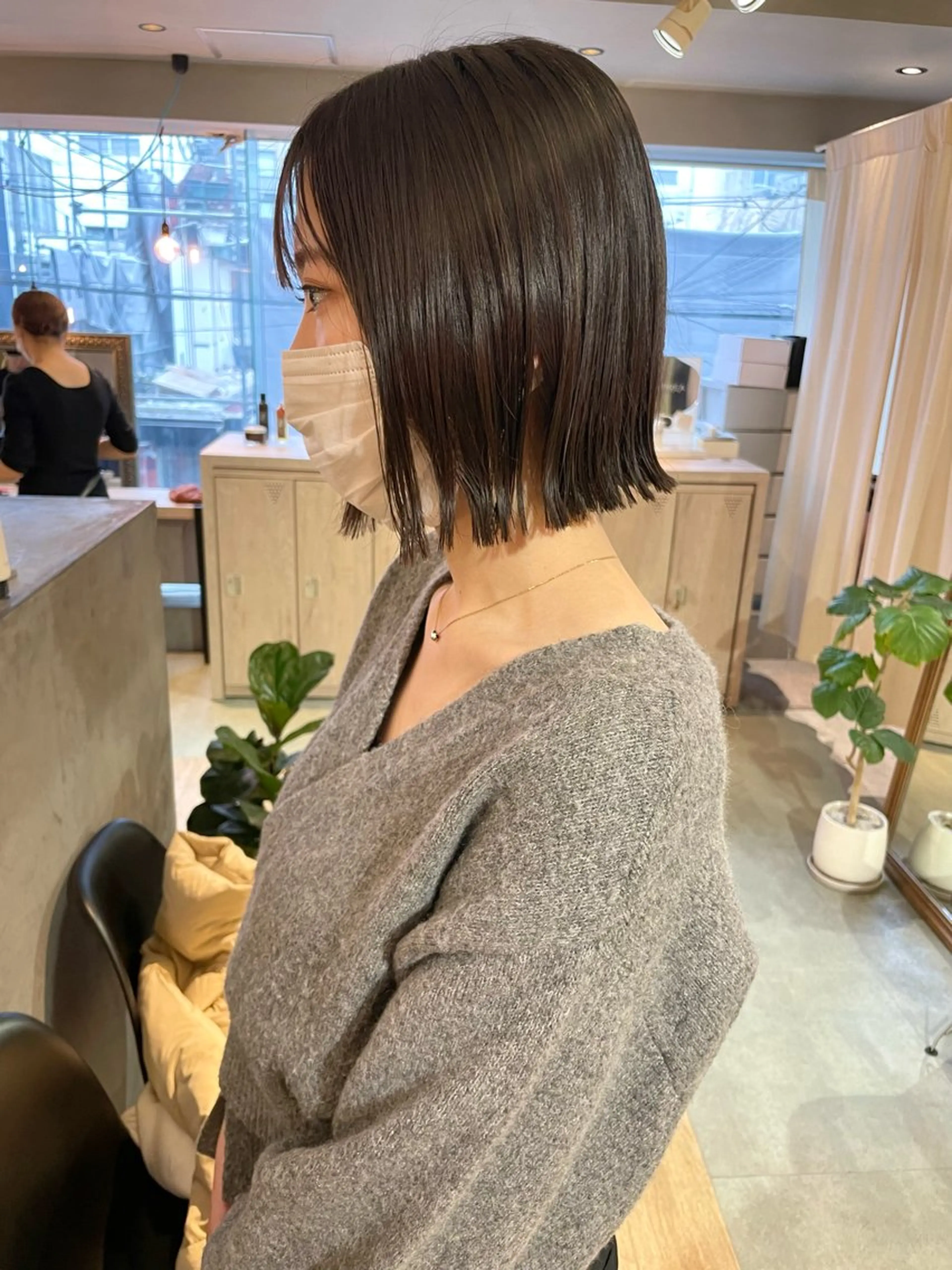 ショート カット ヘアカラー トリートメント ぱつっとボブ 古家 佑真のヘアスタイル