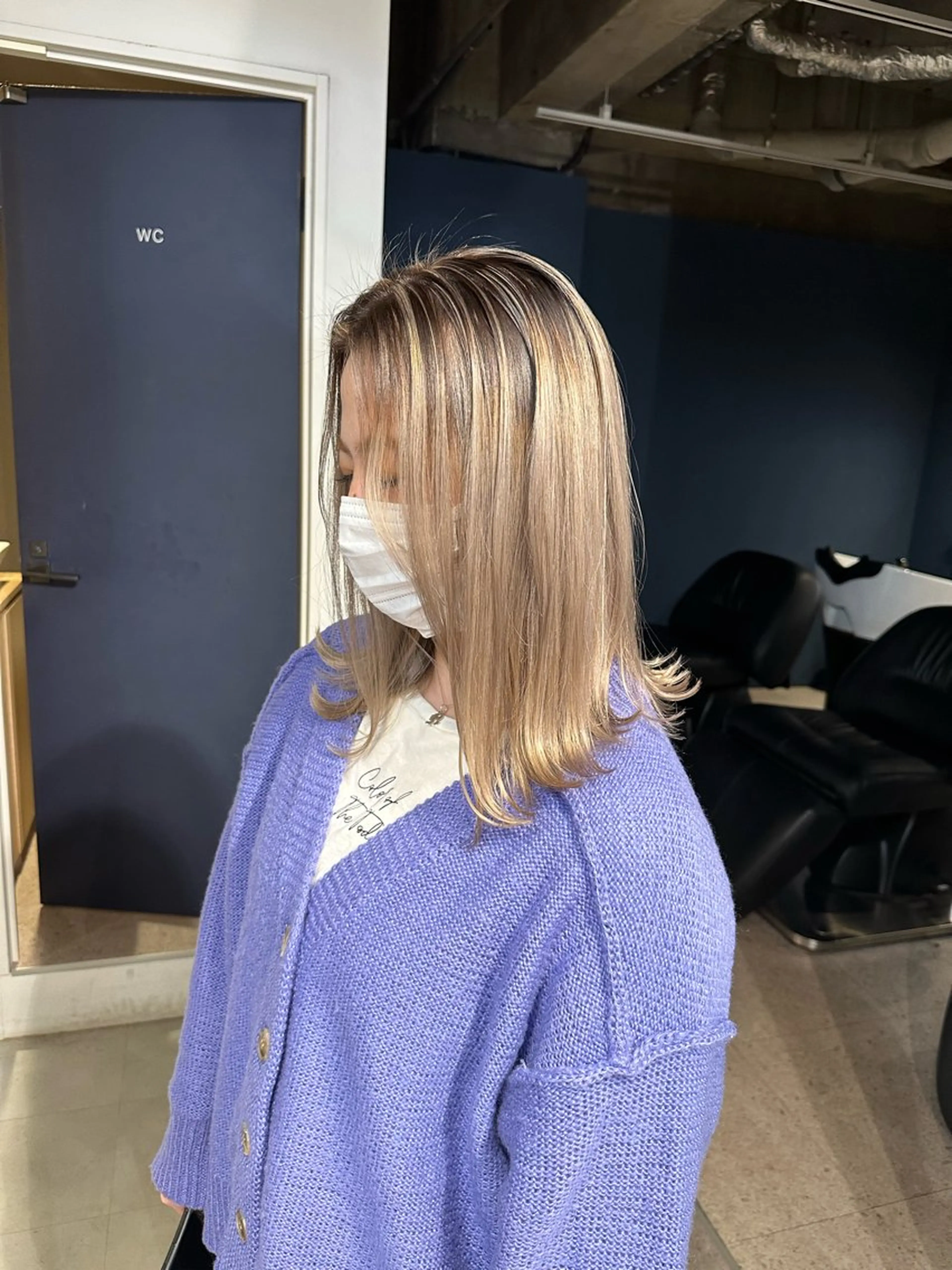 セミロング カラー ヘアカラー トリートメント 💖ハイライト/ハイ トーン💖MIKIのヘアスタイル