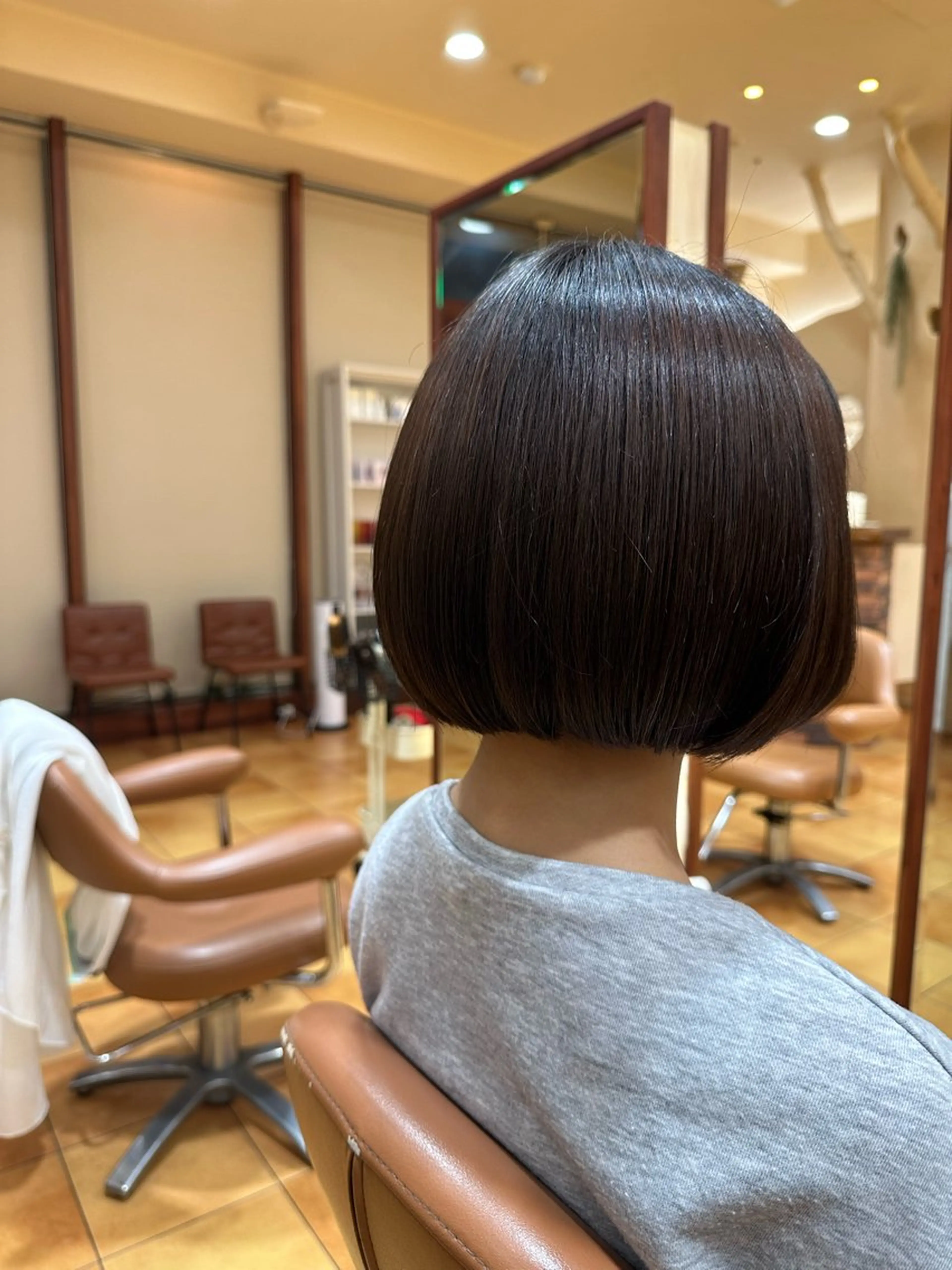 ミディアム とうい/パーマボブ/ くせ毛/丸みボブのヘアスタイル