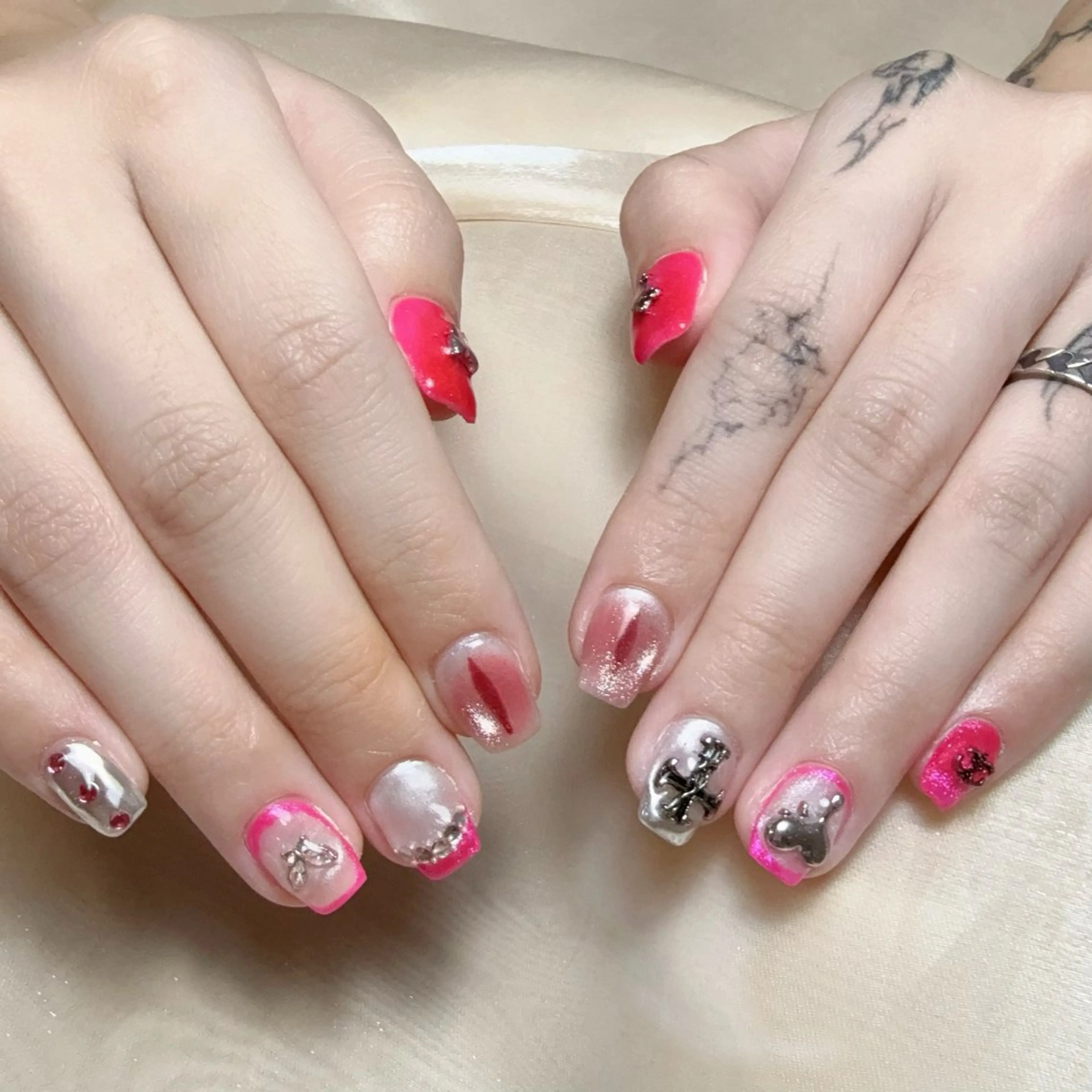 メンズ ネイル メンズ韓国風 アートネイル オーロラネイル ガーリー キラキラネイル ハンドネイル Nail salon 木にいるのネイルデザイン