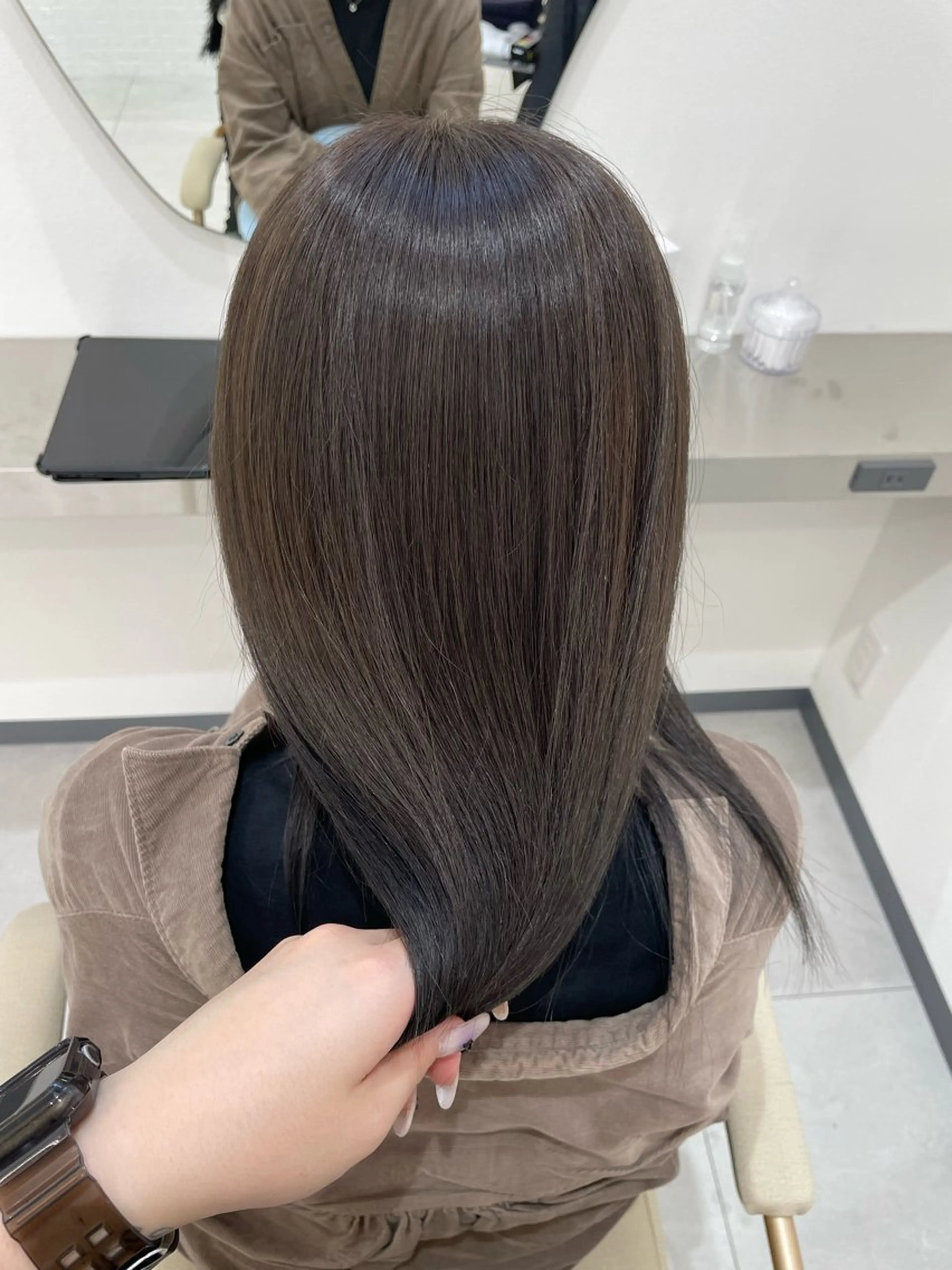 セミロング アッシュ アッシュグレー アッシュグレージュ カット ヘアカラー N°Elune RINNAのヘアスタイル