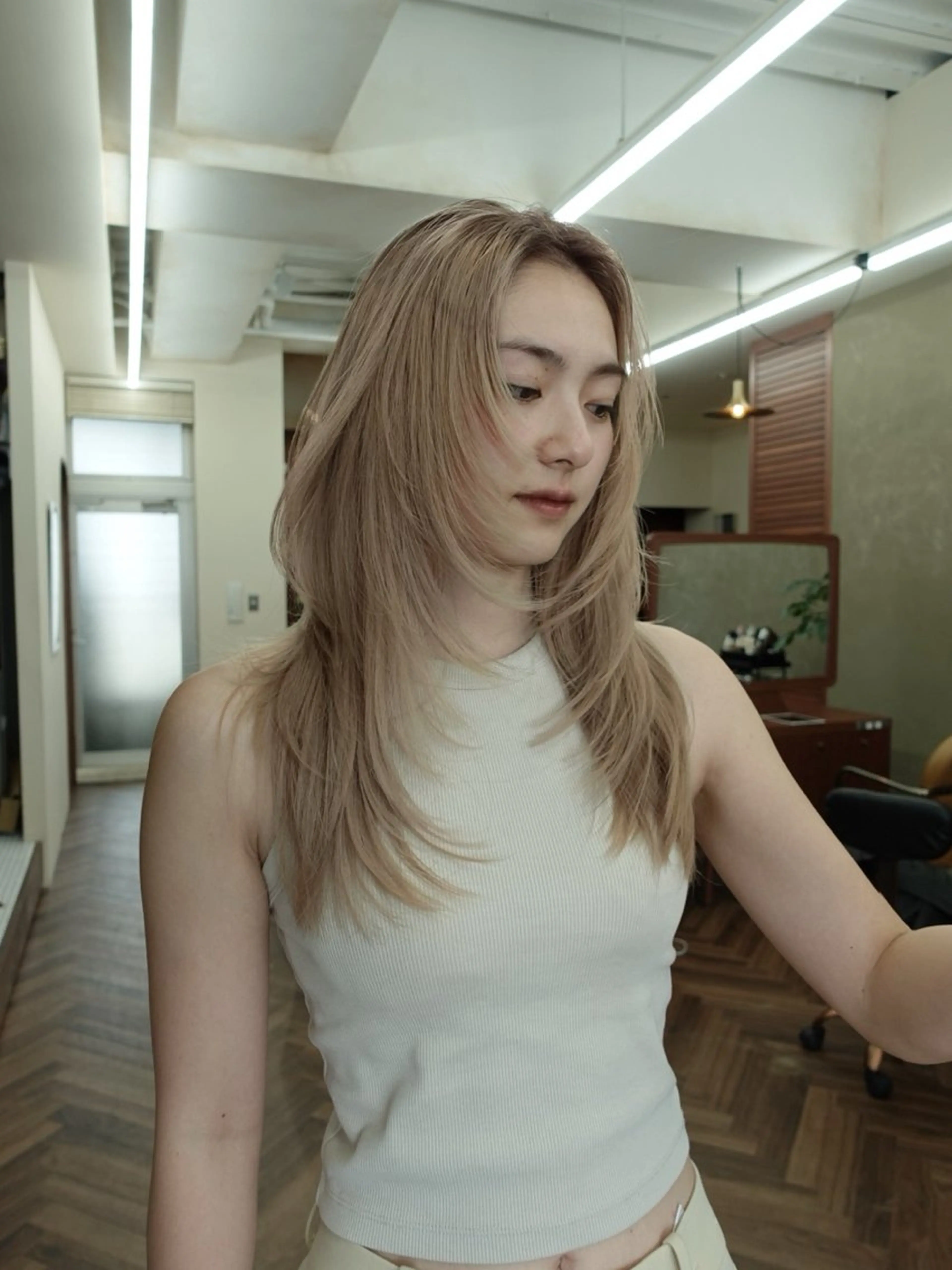 ミディアム カラー ブリーチ ブロンド ケアブリーチ 透明感カラー ダブルカラー カット ヘアカラー トリートメント ニュアンスレイヤー ハイトーンカラーのヘアスタイル