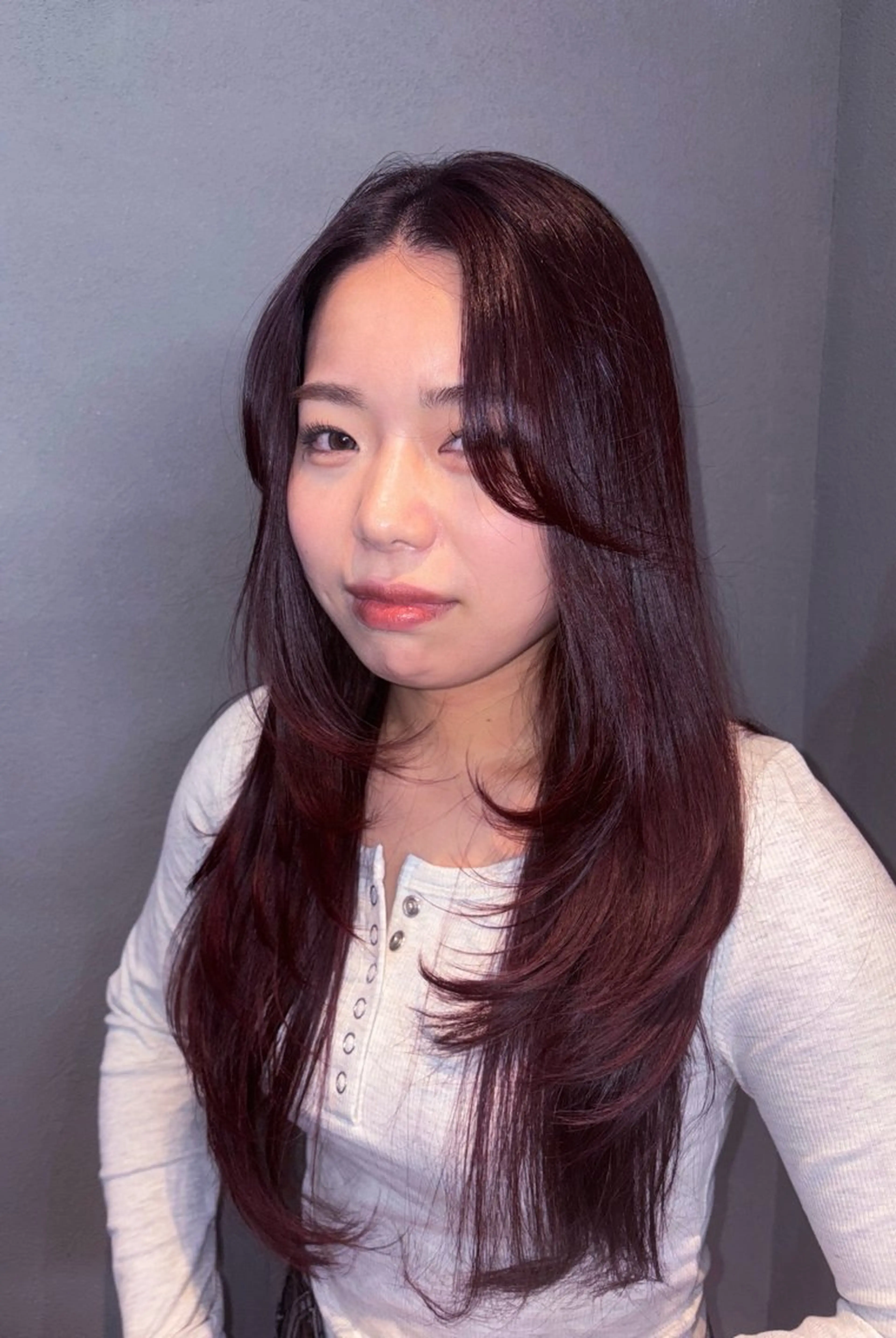 ロング カラー ブラウンカラー レッドカラー レッドブラウン 顔周りカット レイヤーカット カット ヘアカラー トリートメント THEDOTS所属・淀 小南津のヘアスタイル