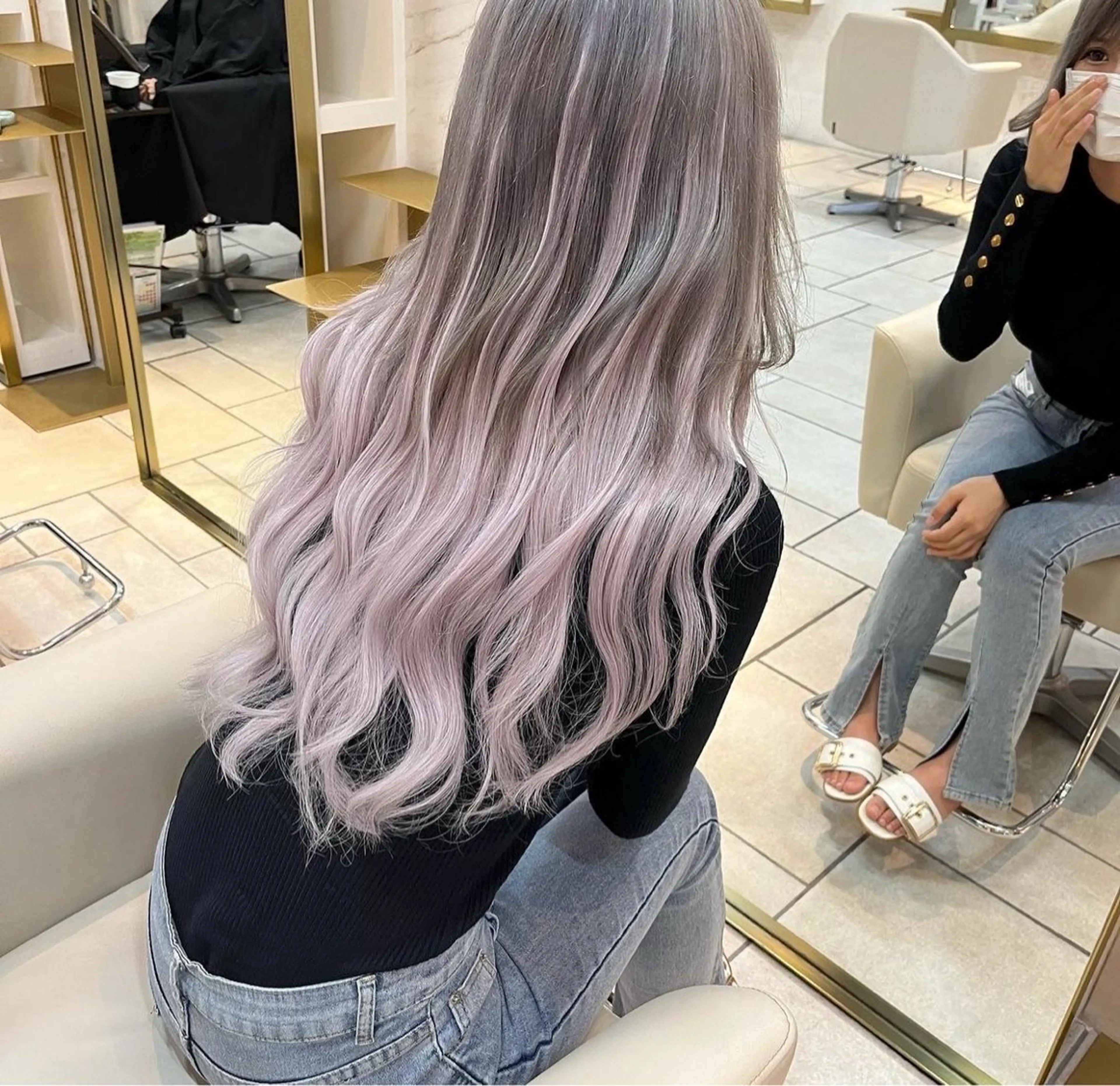 ロング 里見 愛梨のヘアスタイル