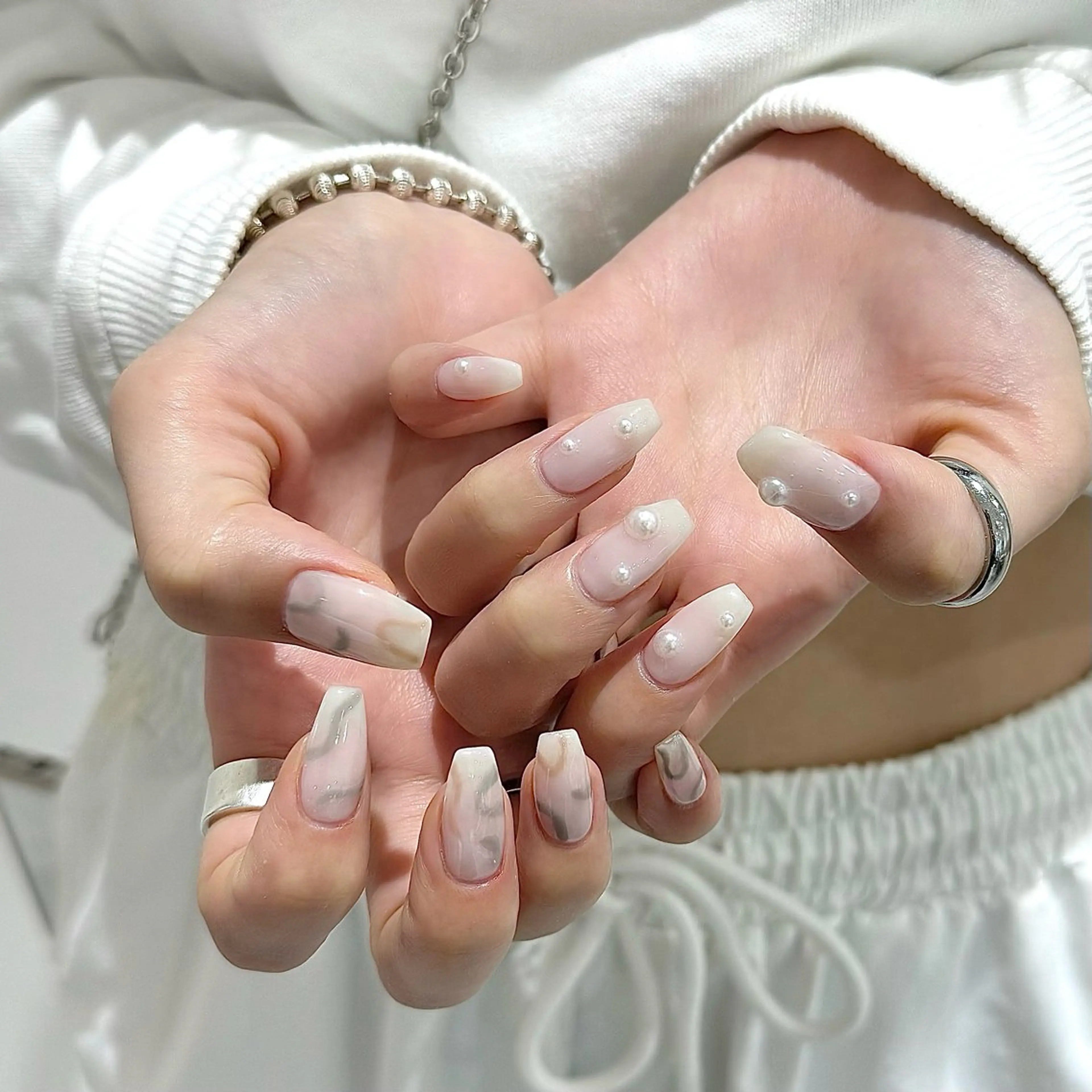 ネイル ニュアンスネイル ホワイト yate' narumiのネイルデザイン