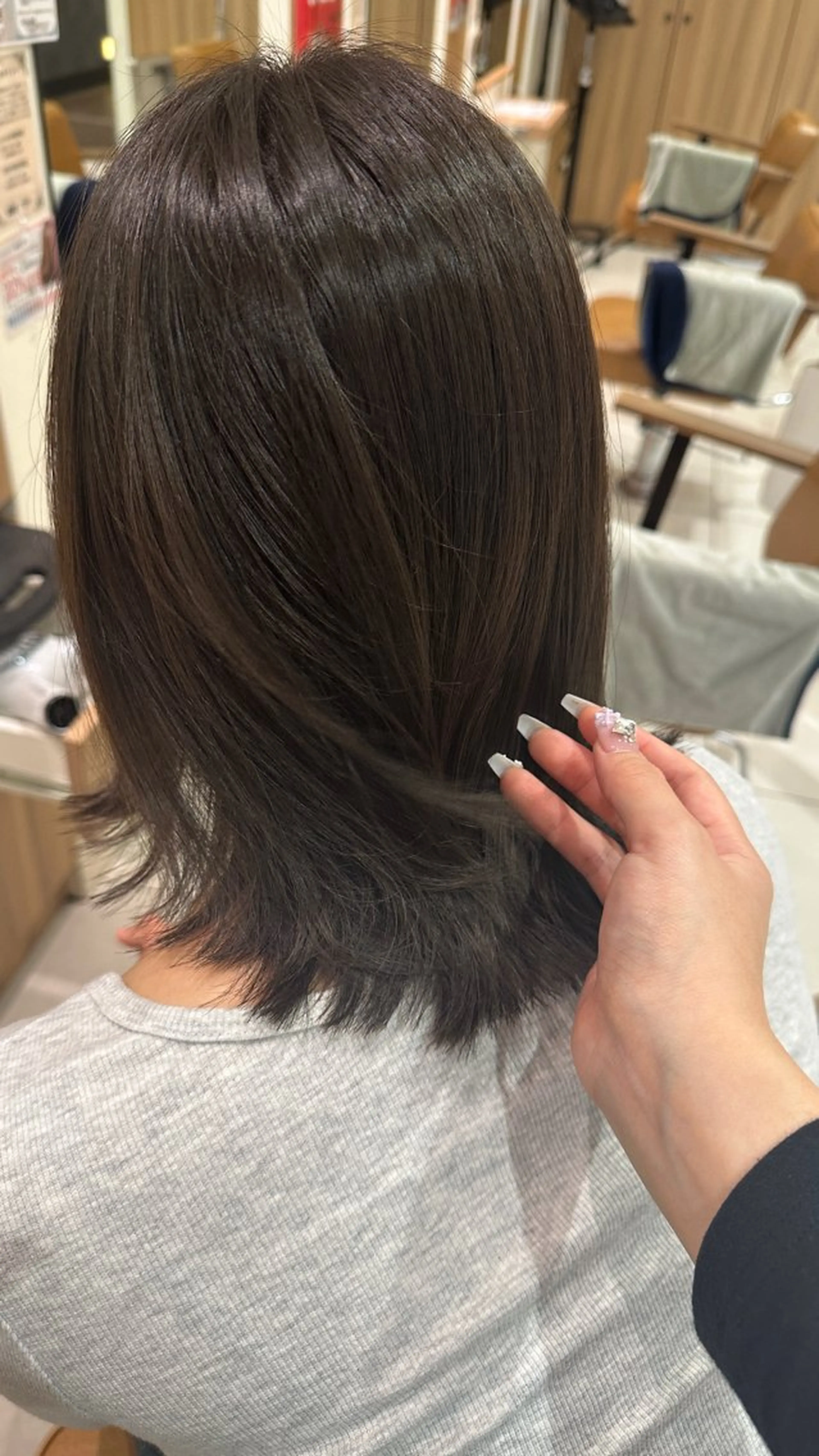 ミディアム カラー カット ヘアカラー トリートメント レイヤーカット🪽 𝐼𝐾𝑈𝑀𝐼のヘアスタイル