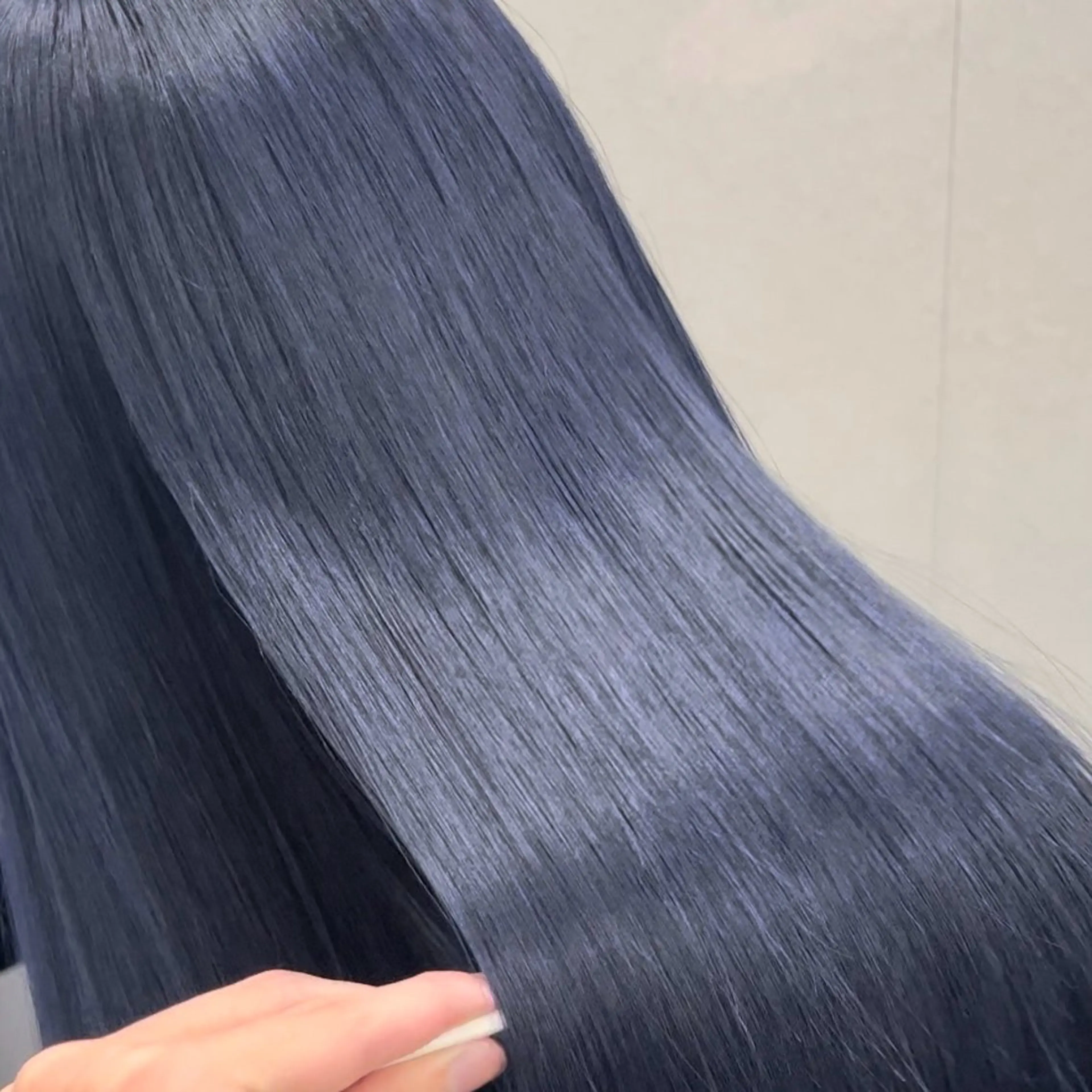 セミロング カラー アッシュ ブリーチ ブルーカラー ブルーアッシュ ブルーラベンダー ヘアカラー トリートメント ハイトーン/ 髪質改善/上質艶髪のヘアスタイル