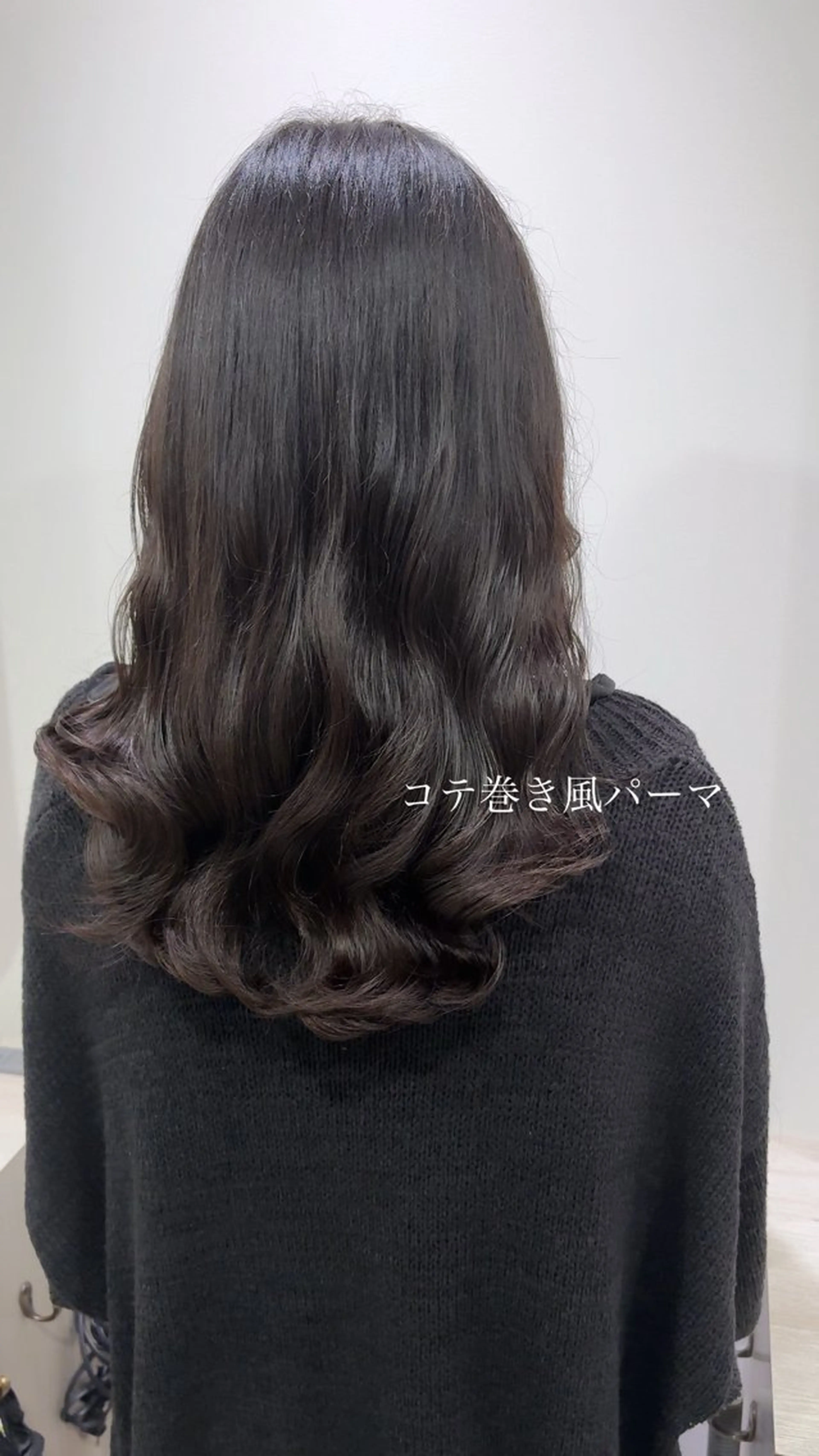 ロング パーマ カット ヘアカラー パーマ Hair salon　Sui所属・コテ巻き風パーマ 暖色カラー/伊藤菜月のヘアスタイル