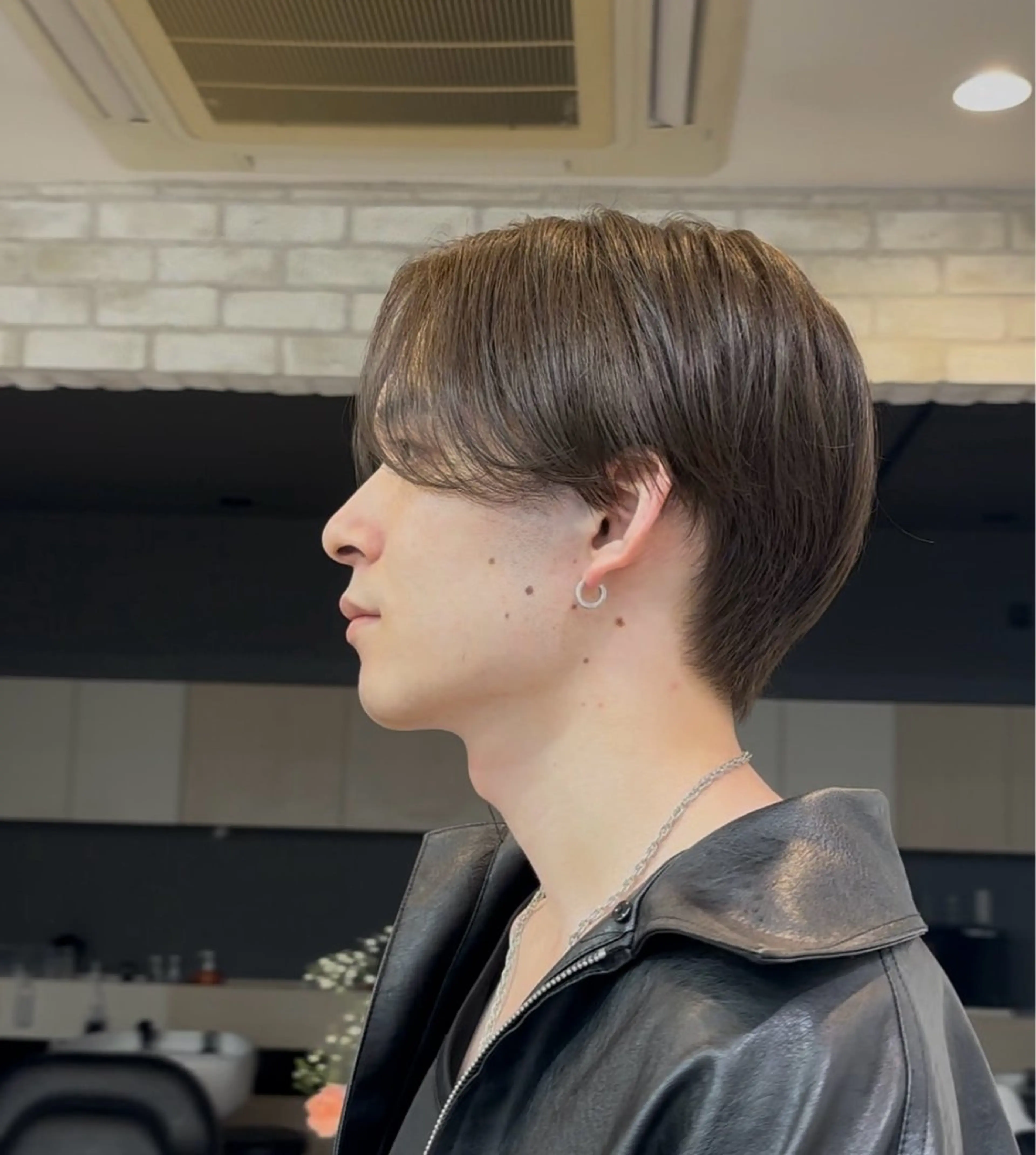 メンズ センターパート メンズ韓国風 刈り上げ ヘアカラー トリートメント kanayo/暖色 color💖のヘアスタイル