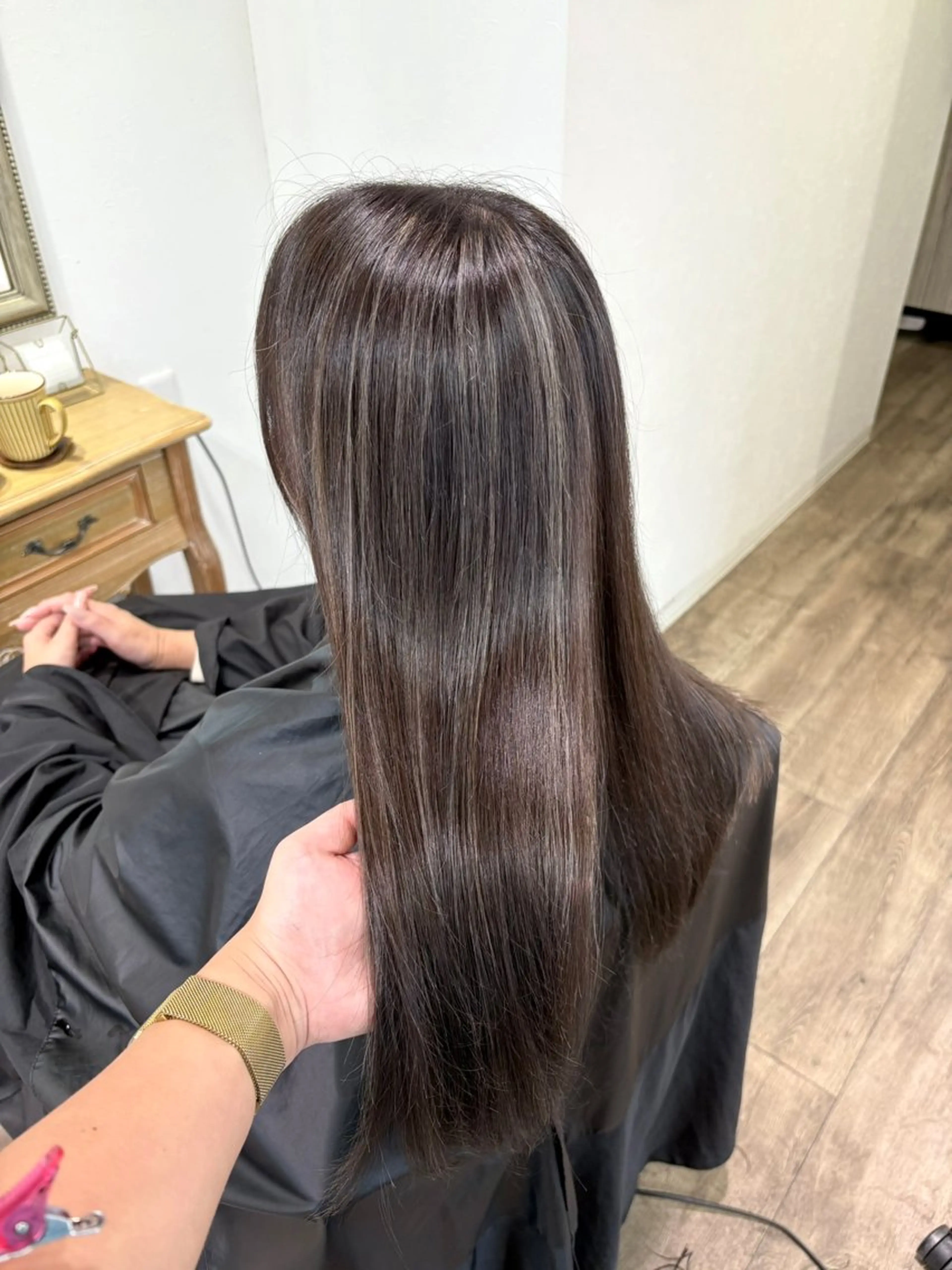 ロング カラー 池澤 京華のヘアスタイル