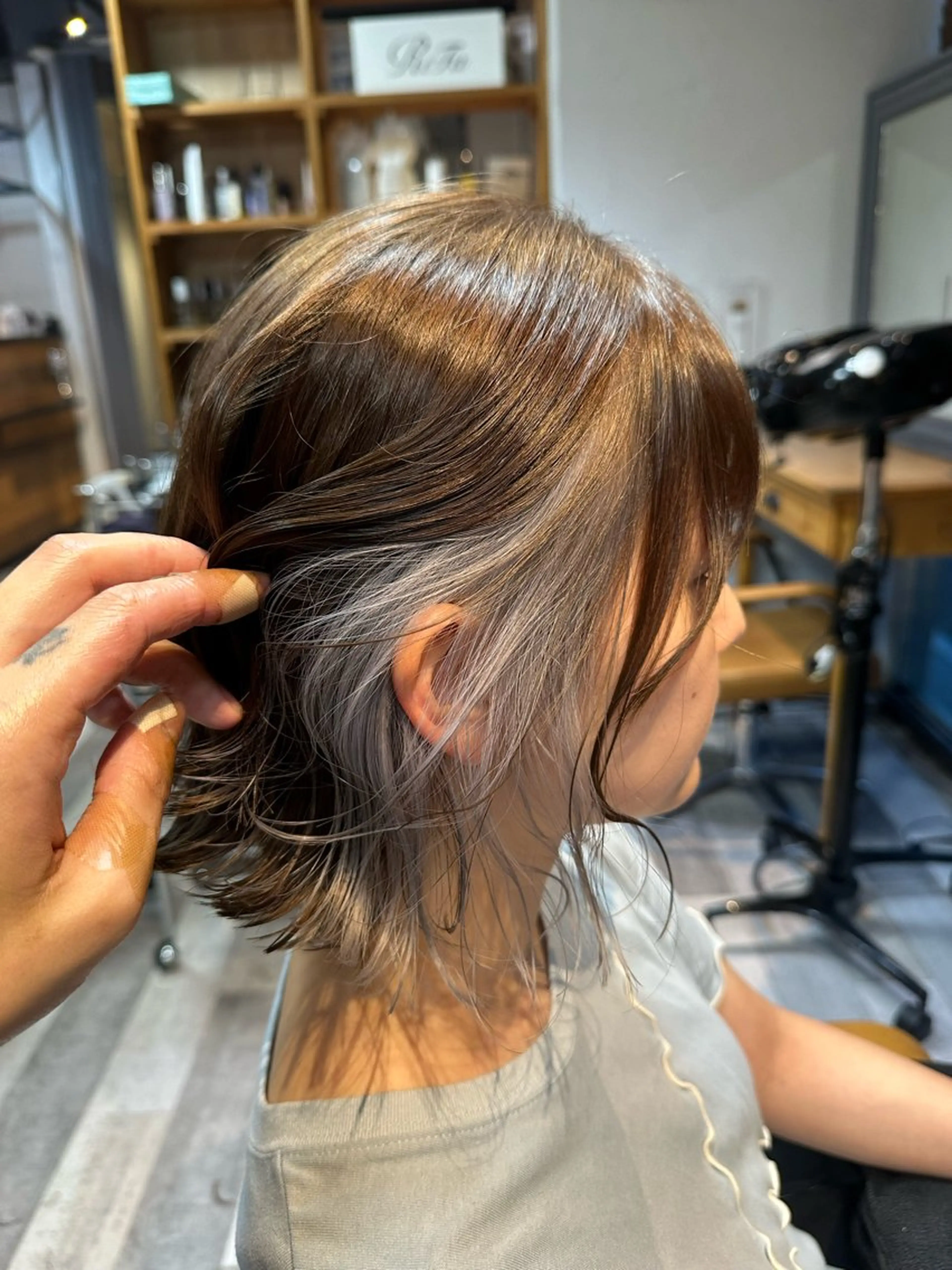 ショート カラー グレージュ インナーカラー col asahikawa所属・和田 直也のヘアスタイル