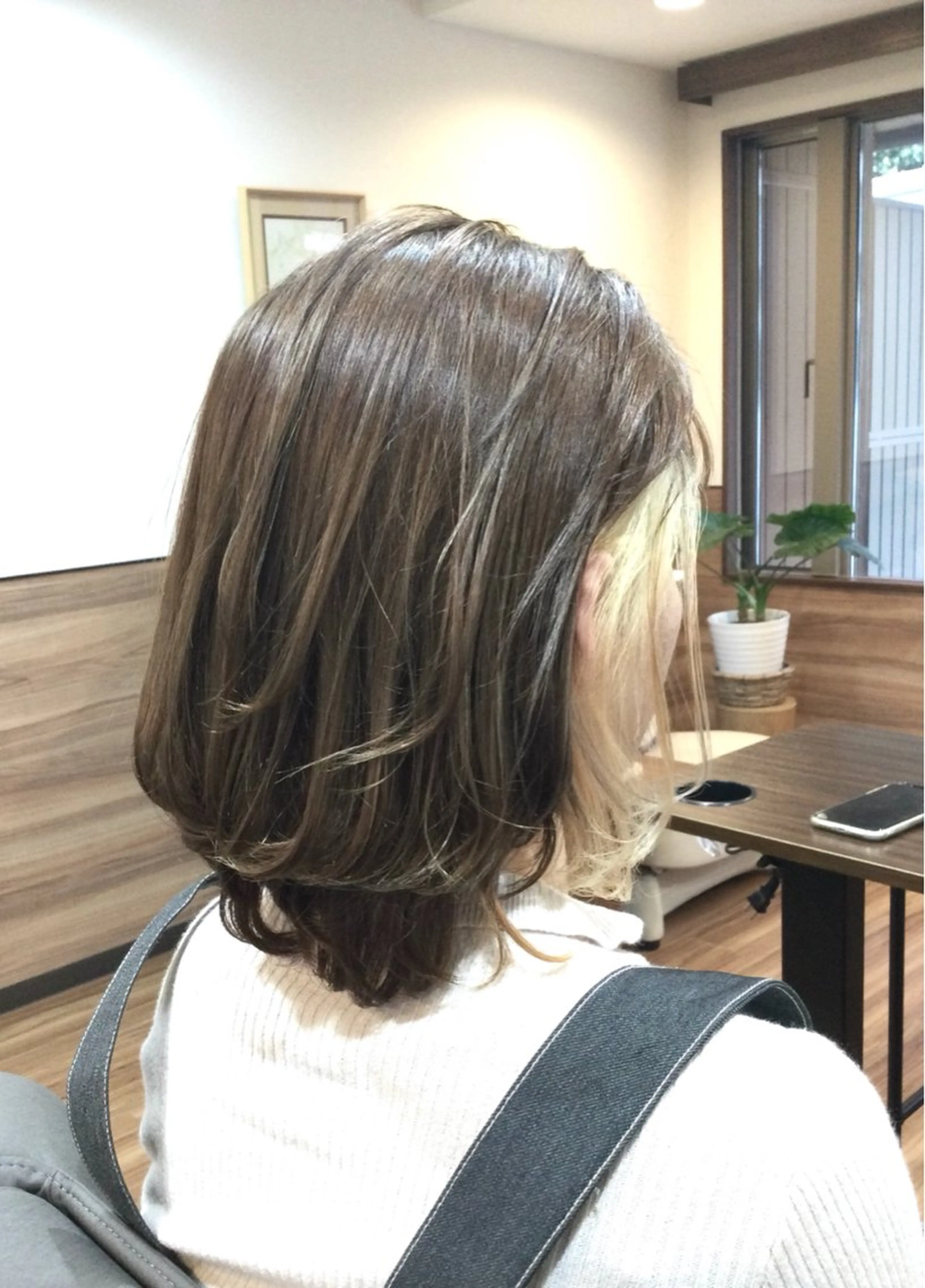 ミディアム カラー デザインカラー イヤリングカラー カット ヘアカラー トリートメント Annon プライベートサロンのヘアスタイル