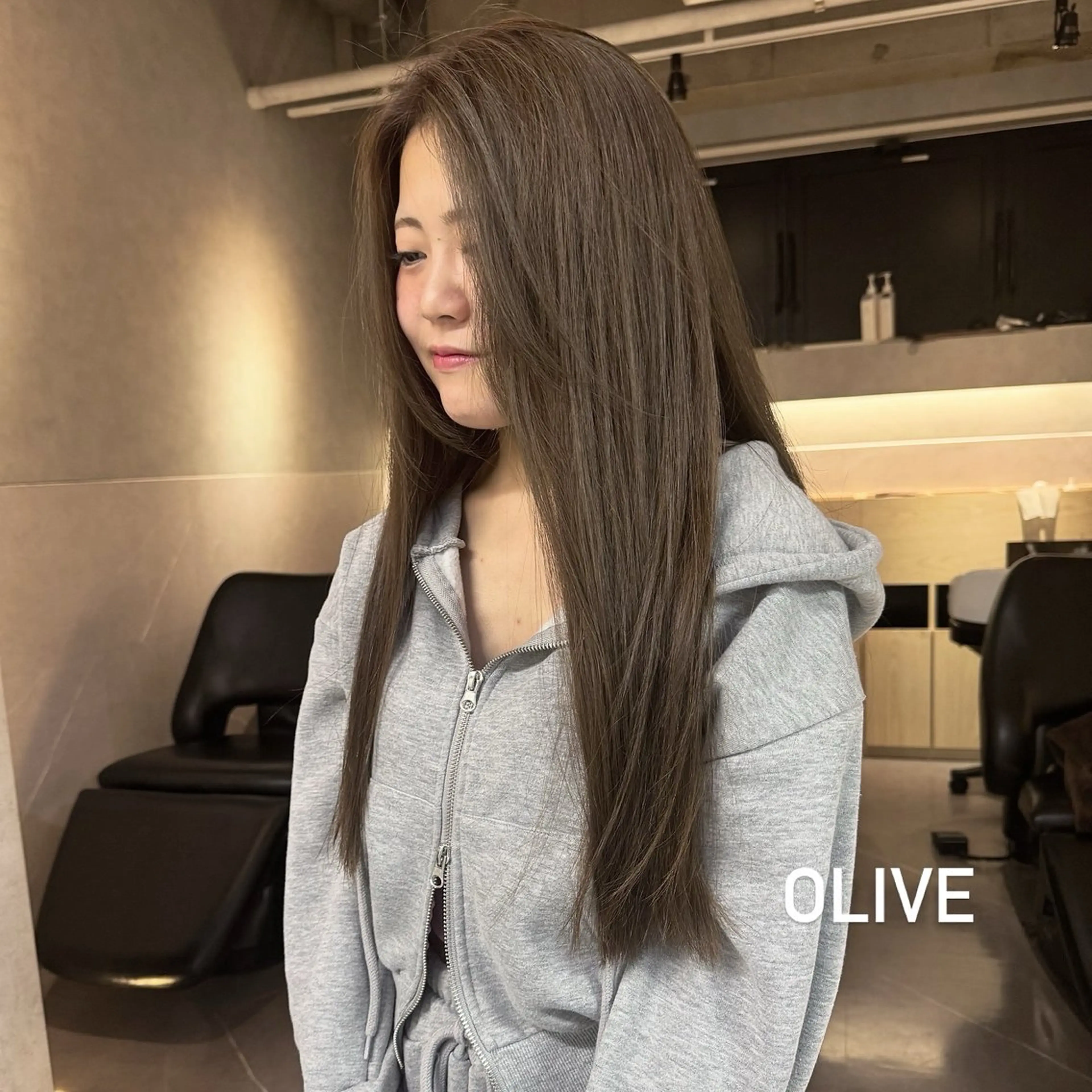 ロング カラー ブリーチ ブリーチなしカラー オリーブカラー ヘアカラー トリートメント エマノン福岡天神所属・福岡縮毛矯正 ブリーチなしカラーのヘアスタイル