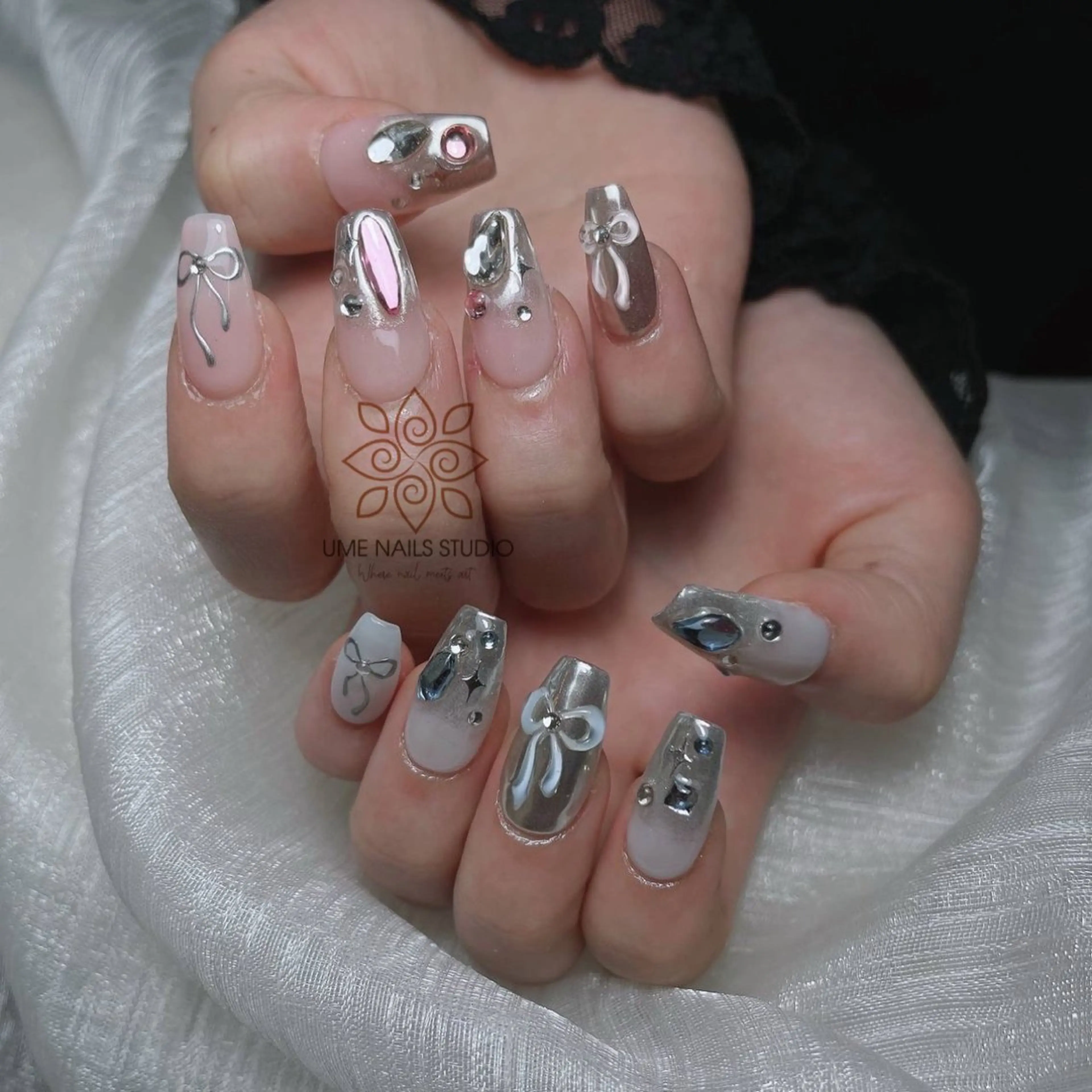 ネイル チークネイル クリアネイル ガーリー キラキラネイル 韓国ネイル ハンドネイル Ume Nail Studioのネイルデザイン