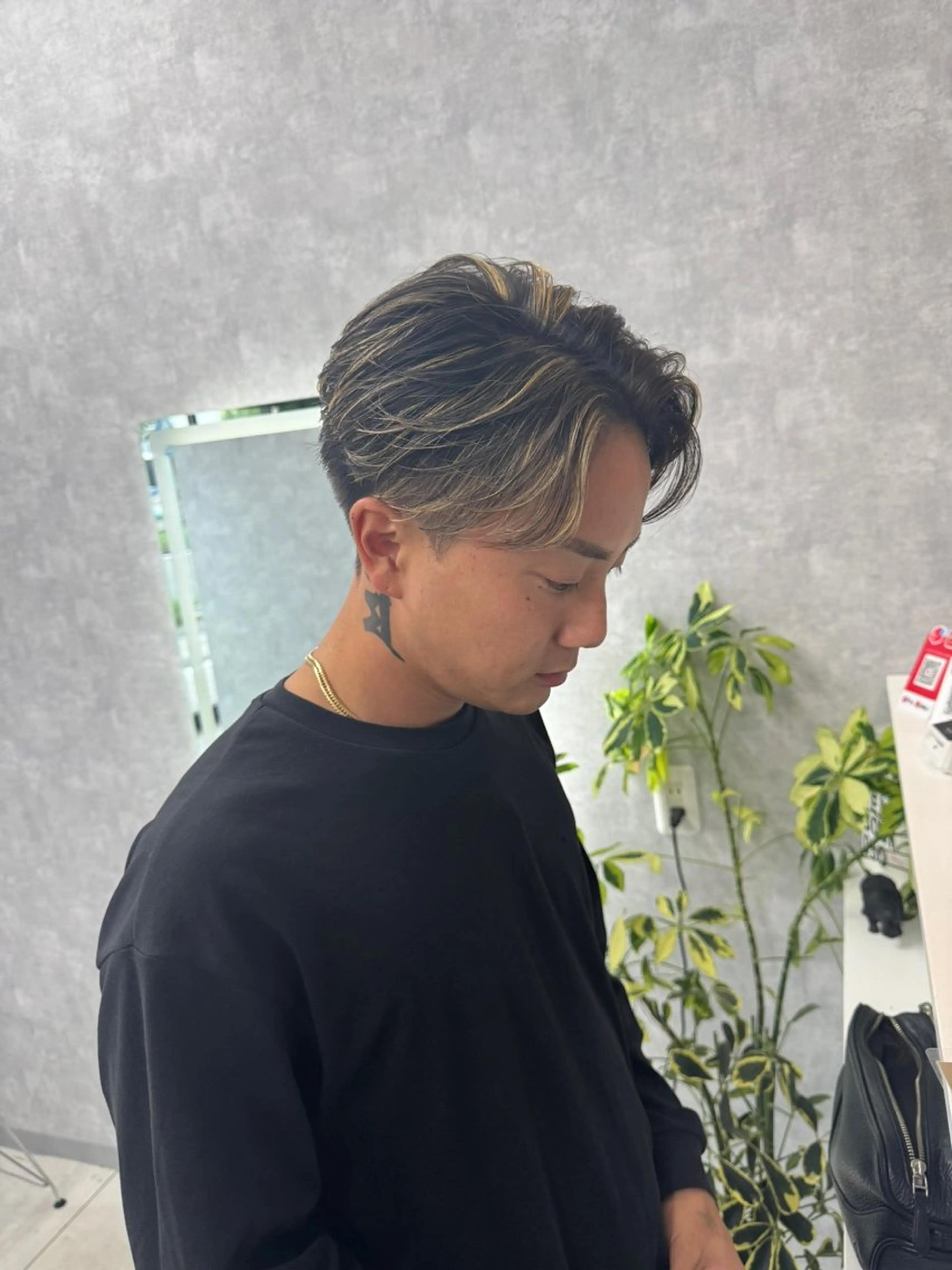 ミディアム メンズ メンズブリーチ メンズハイライト ハイライト トリートメント ヘアカラー トリートメント 中川/縮毛矯正/ 高羽 克明のヘアスタイル