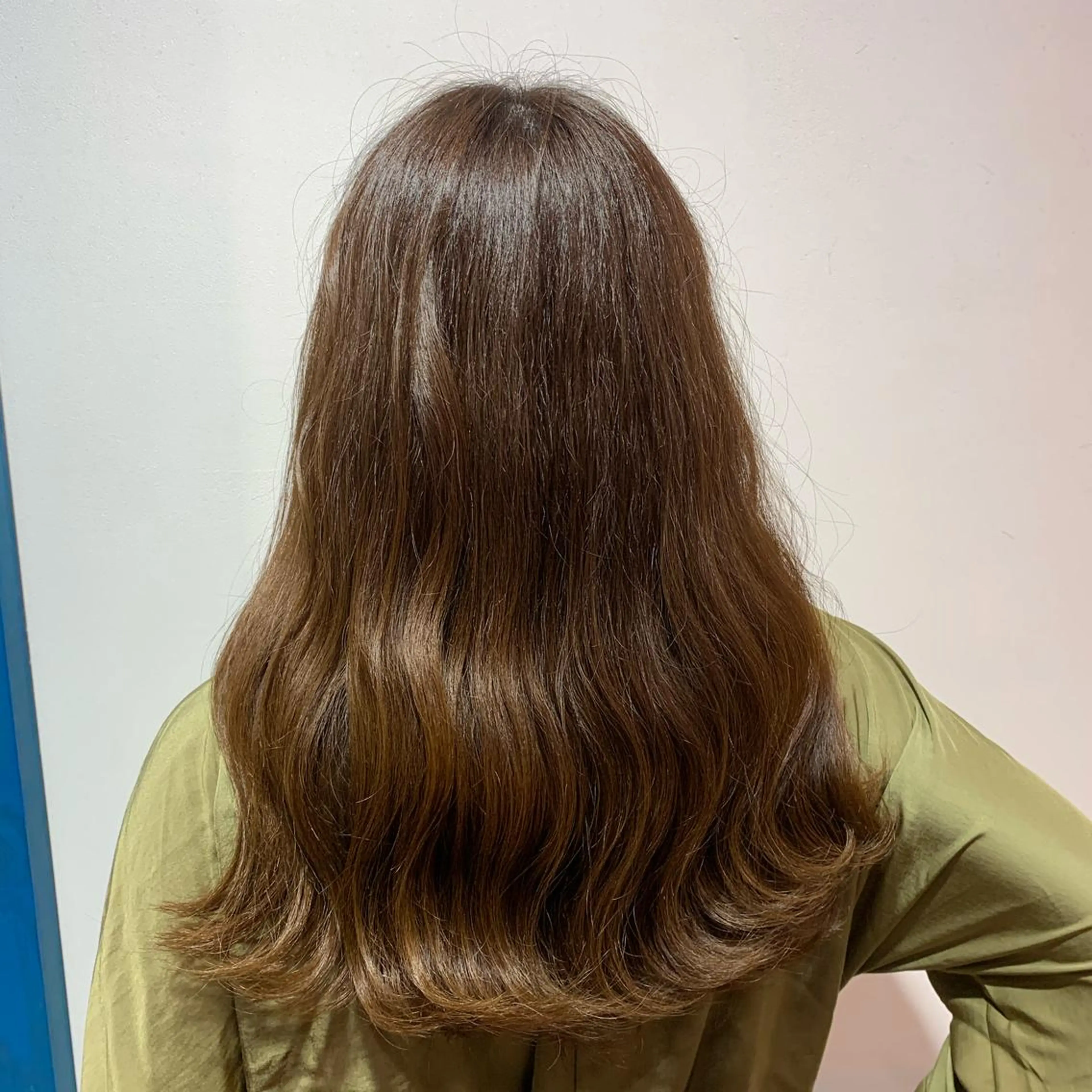 セミロング カラー 栗原 瑠世のヘアスタイル