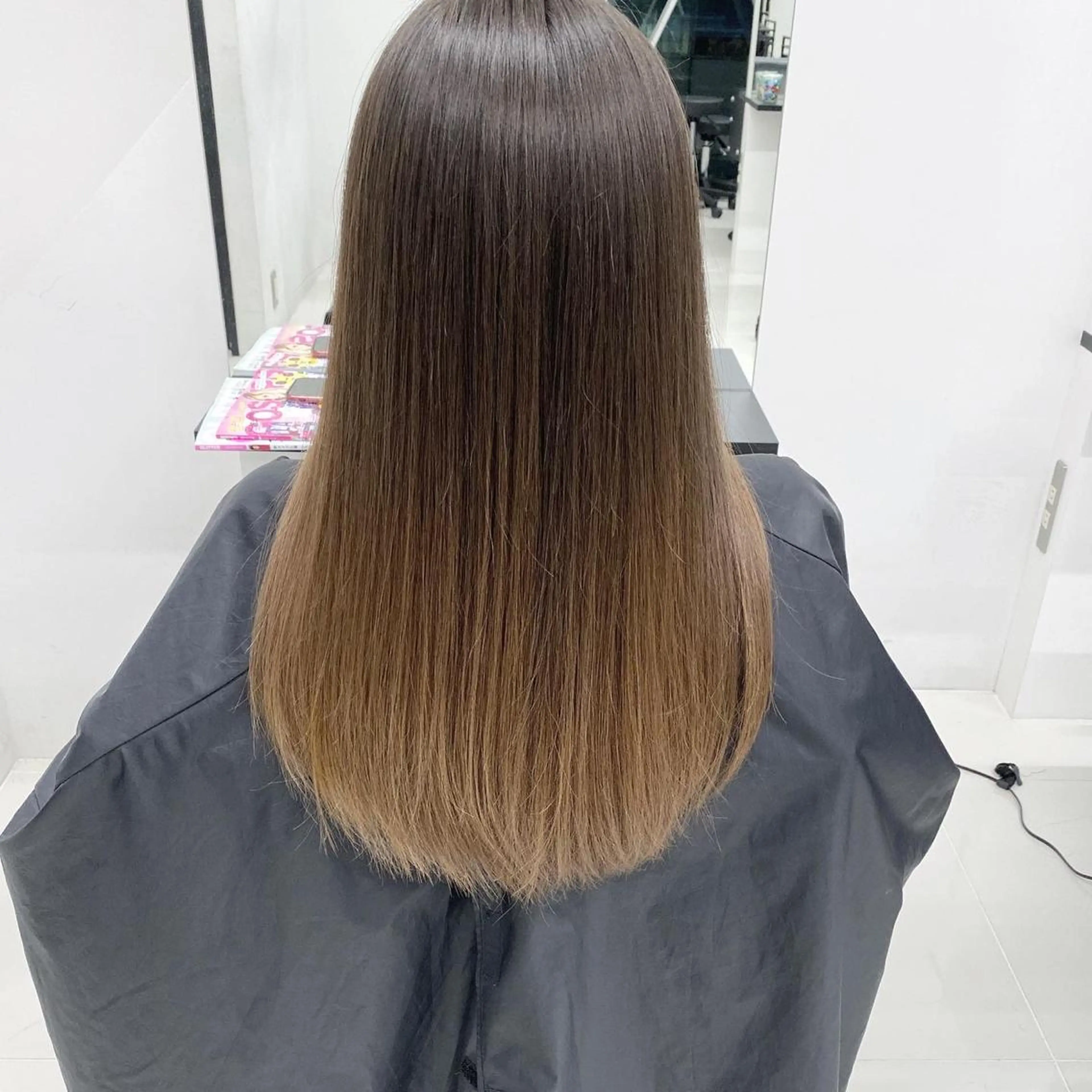 ロング カラー グラデーションカラー ヘアカラー トリートメント 【ブリーチカラー】 🌈ALIVE若山葵のヘアスタイル