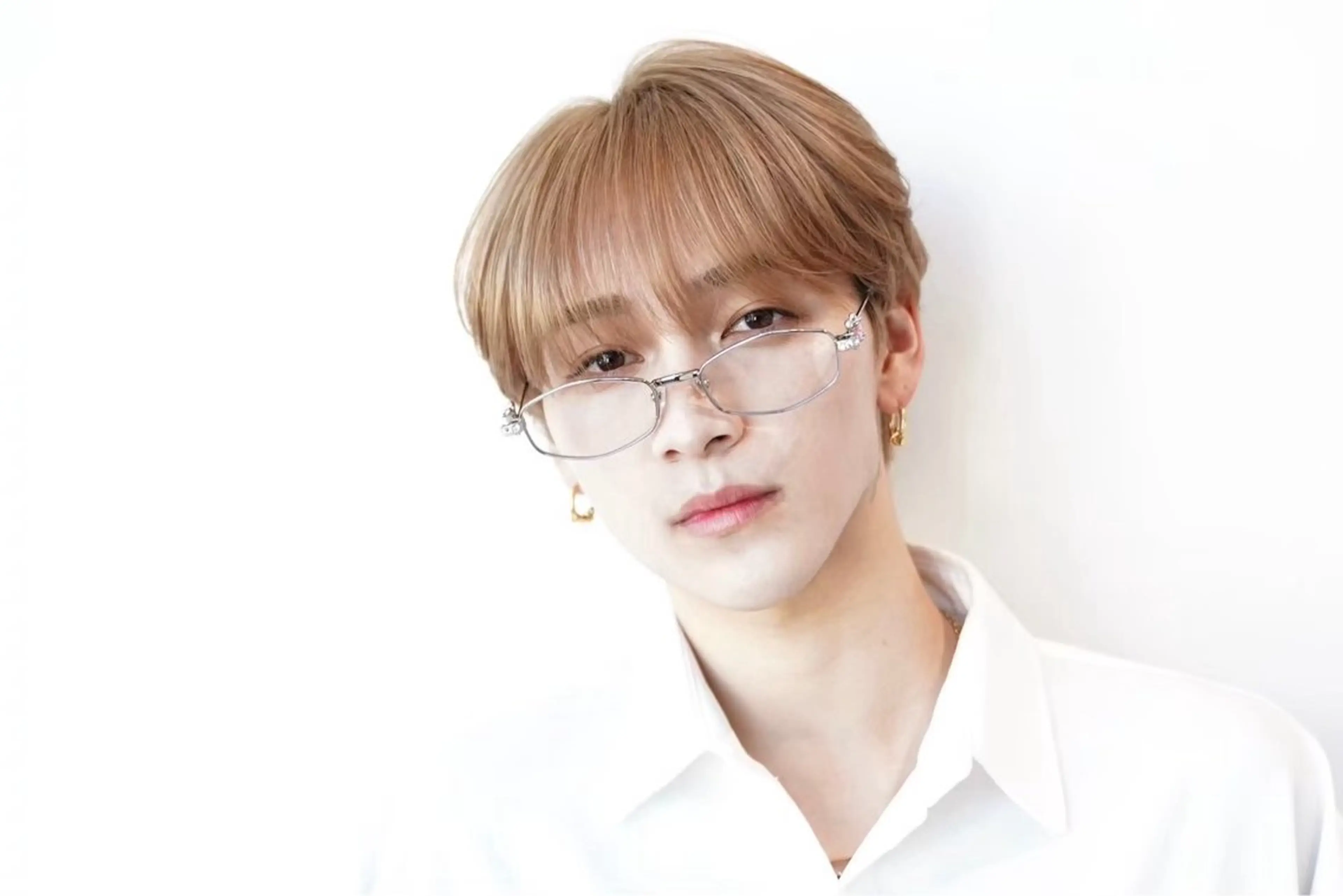 ショート カラー メンズ メンズブリーチ メンズハイトーン メンズ韓国風 ベージュカラー ブリーチ 韓国ヘア顔周りカット そーた/渋谷駅のヘアスタイル