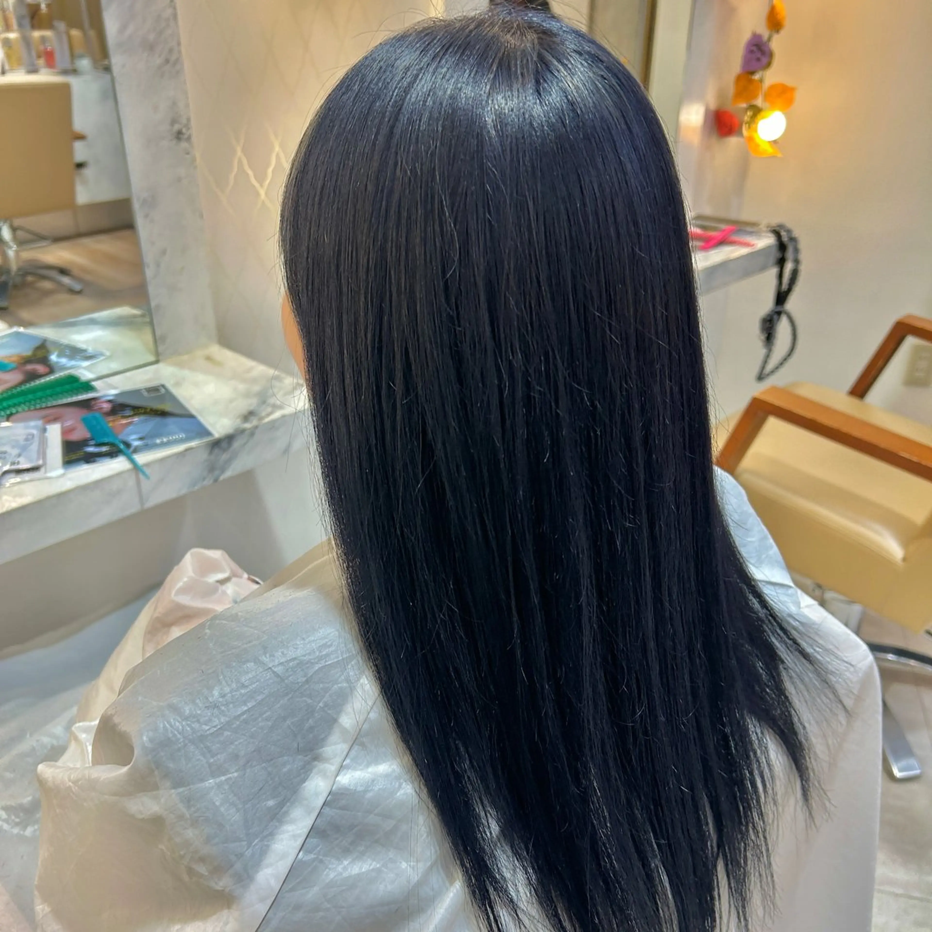 ロング カラー パーマ ブリーチ ブルーカラー ケアブリーチ ダブルカラー ネイビーカラー ヘアカラー Yuu/髪質改善 デザインカラーのヘアスタイル