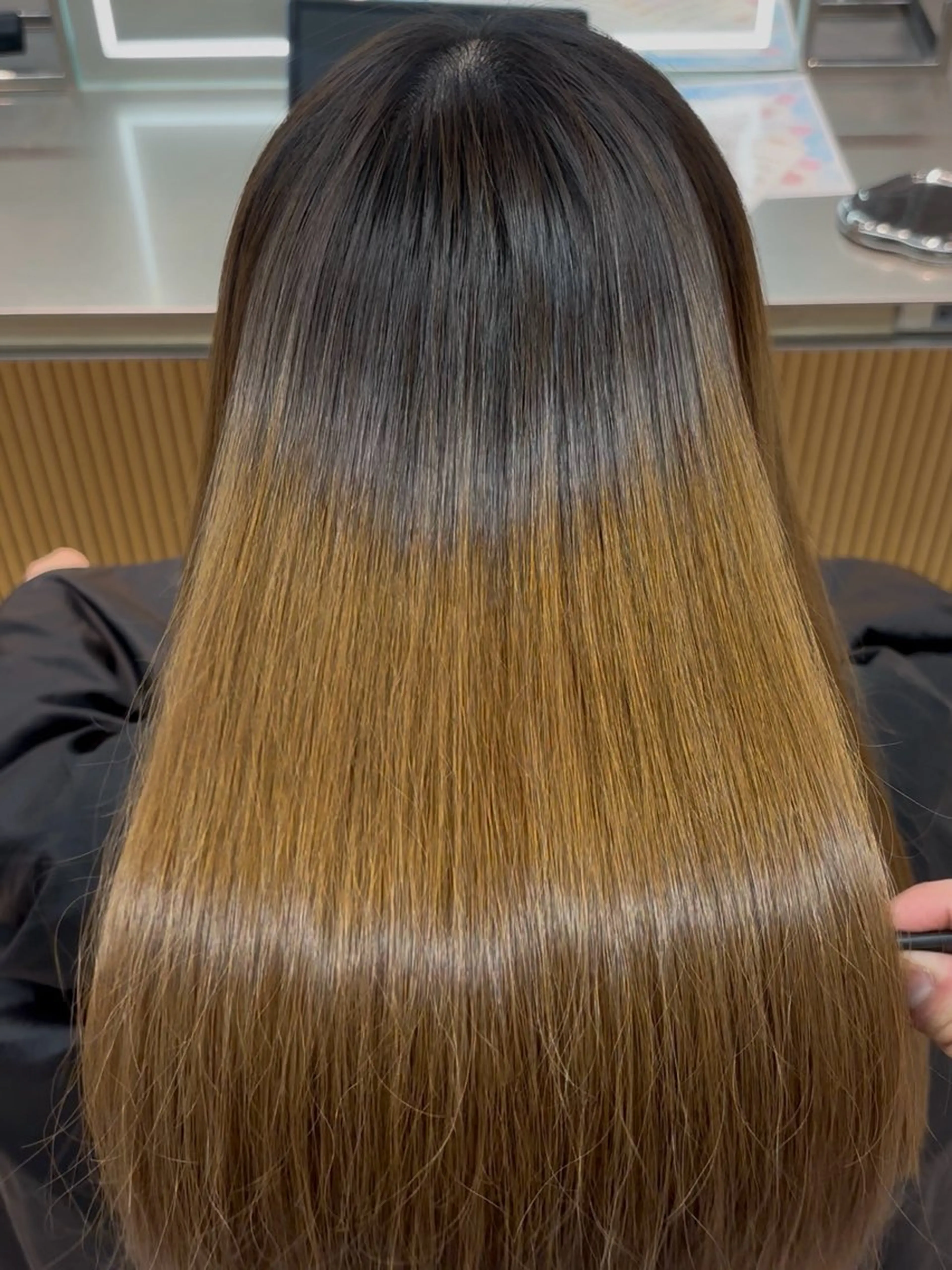 セミロング パーマ レイヤーカット 縮毛矯正 【美髪矯正) 吉村　清志のヘアスタイル