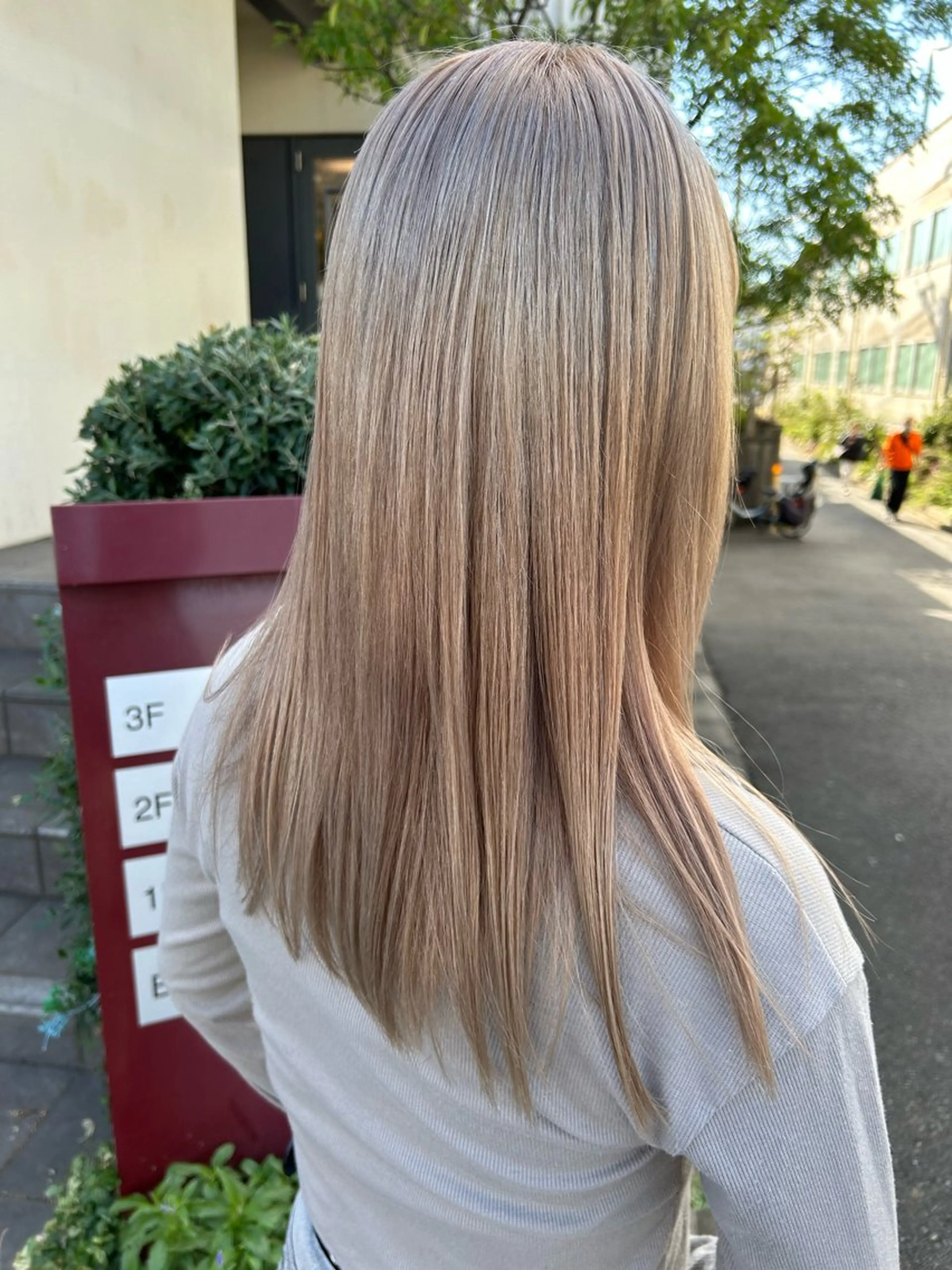 セミロング カラー ハイトーンカラー ヘアカラー トリートメント 艶カラー/耳つぼ/ 浴衣着付け/渡辺奈緒のその他イメージ