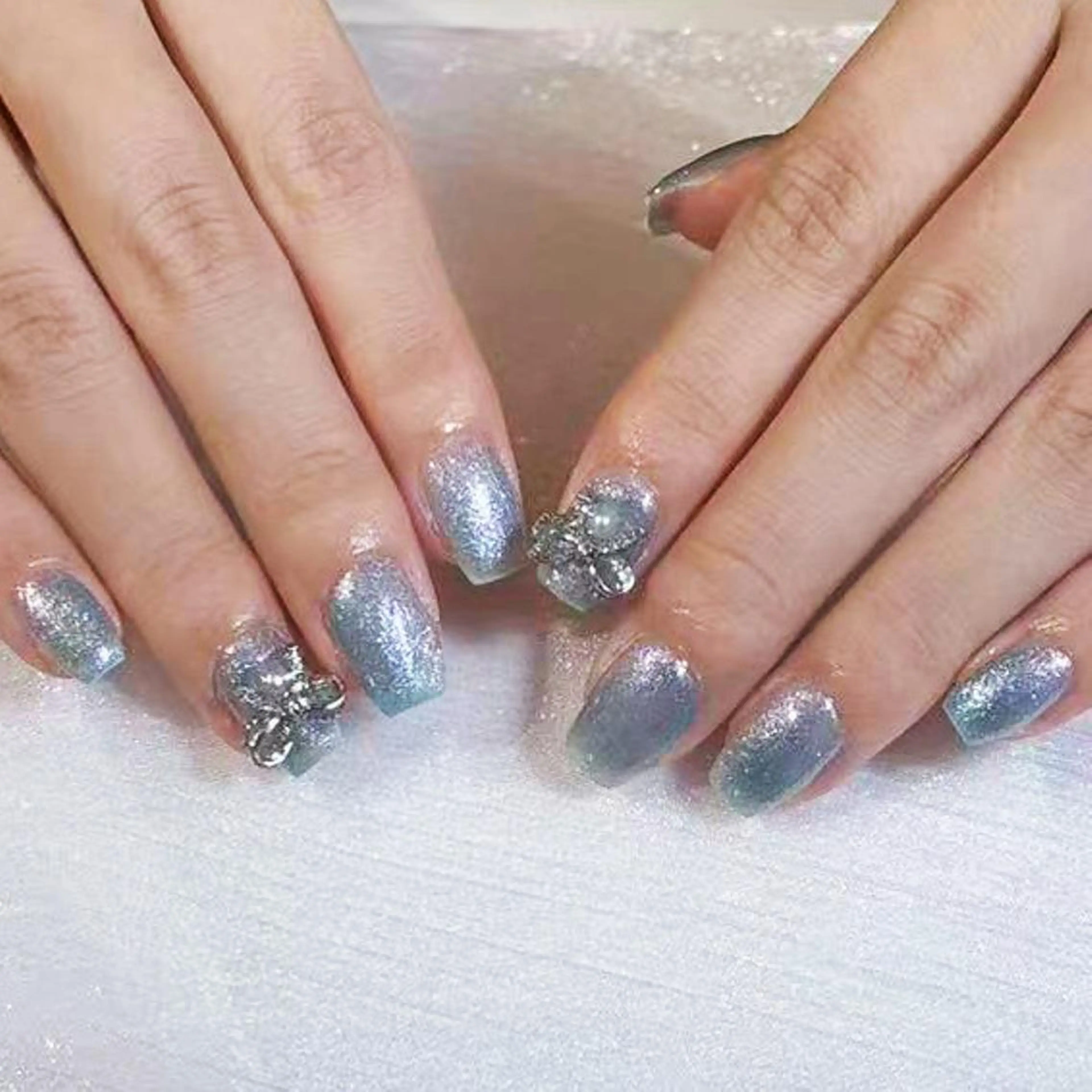ネイル アートネイル オーロラネイル ガーリー キラキラネイル 韓国ネイル ハンドネイル DIAMOND 💅のネイルデザイン