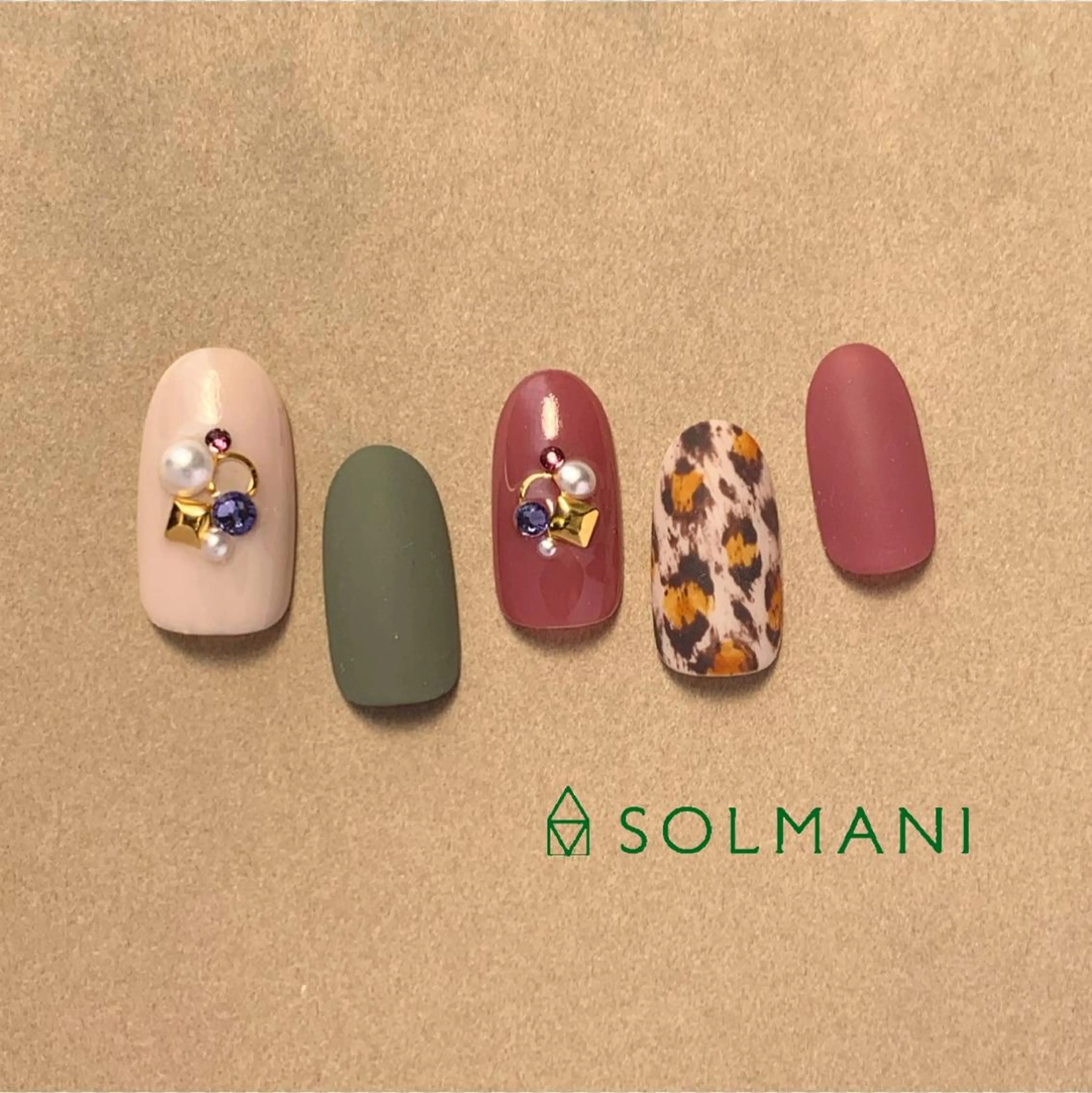 ネイル アニマル柄 SOLMANI 予約担当のネイルデザイン