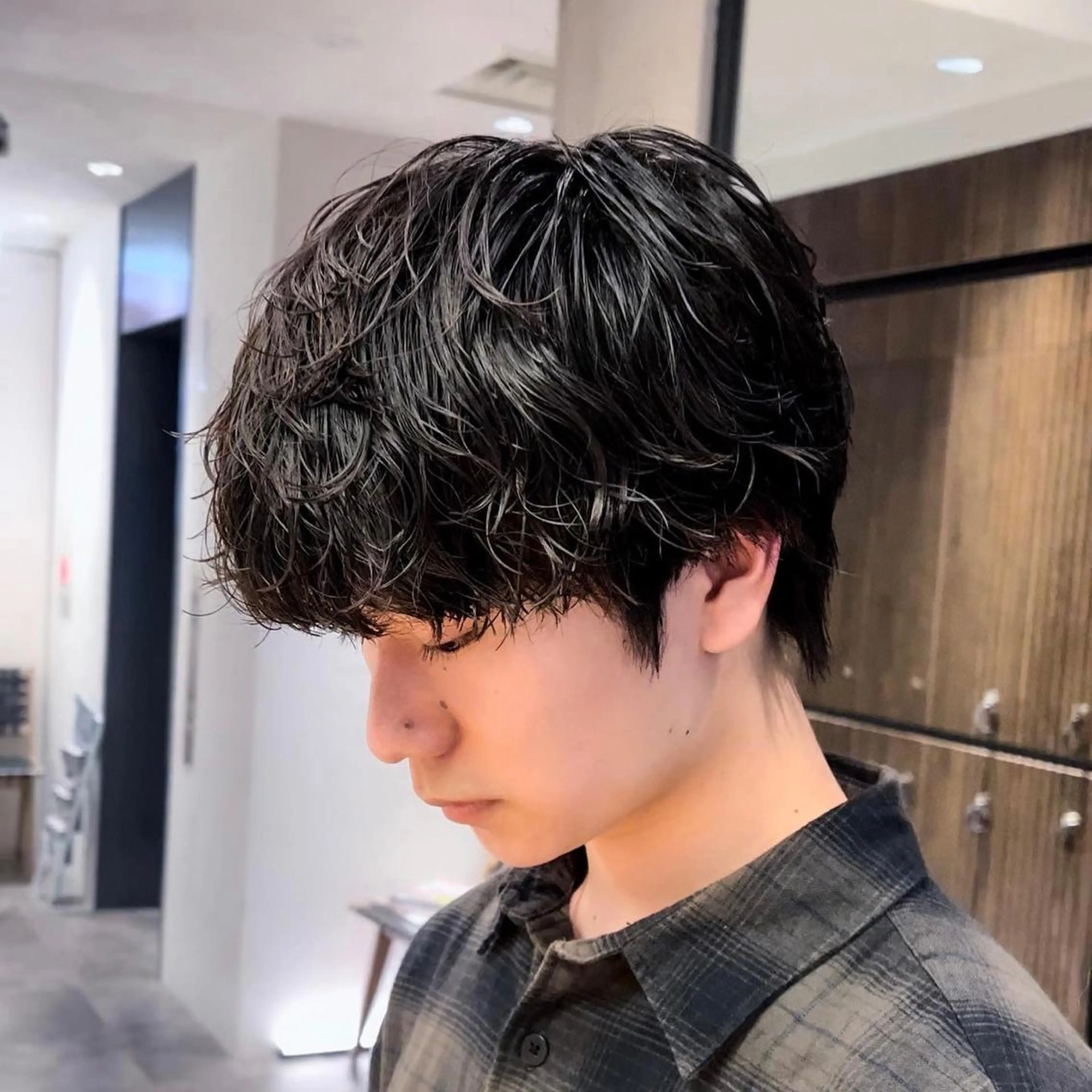 ショート パーマ メンズ メンズパーマ 学生（メンズ向け） 波巻きパーマ 学生 カット パーマ トリートメント 波巻きスパイラルパー マ/シャドウパーマ駿のヘアスタイル