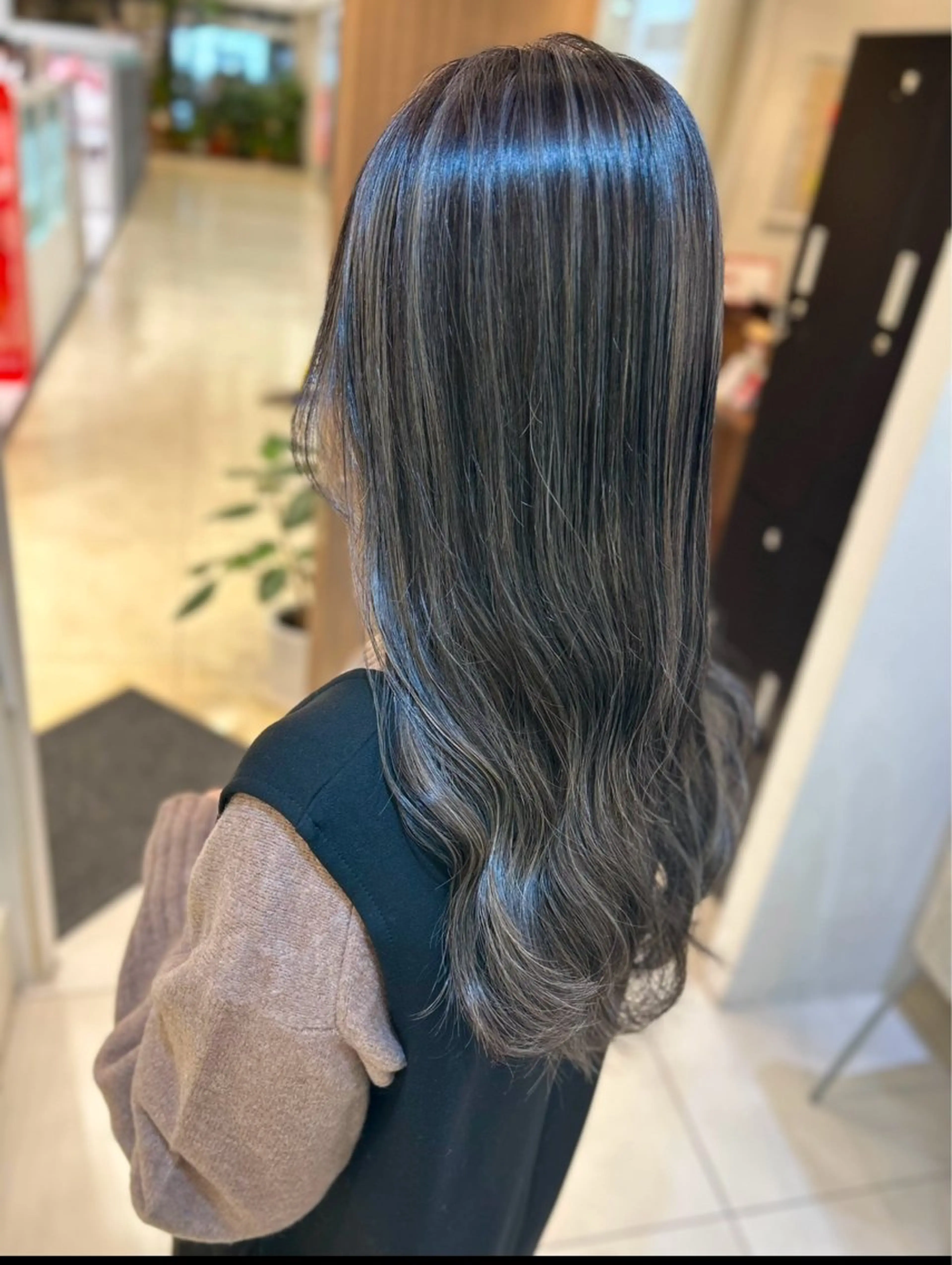 ロング カラー ヘアカラー トリートメント 艶質改善/縮毛矯正 ササキナツミのヘアスタイル