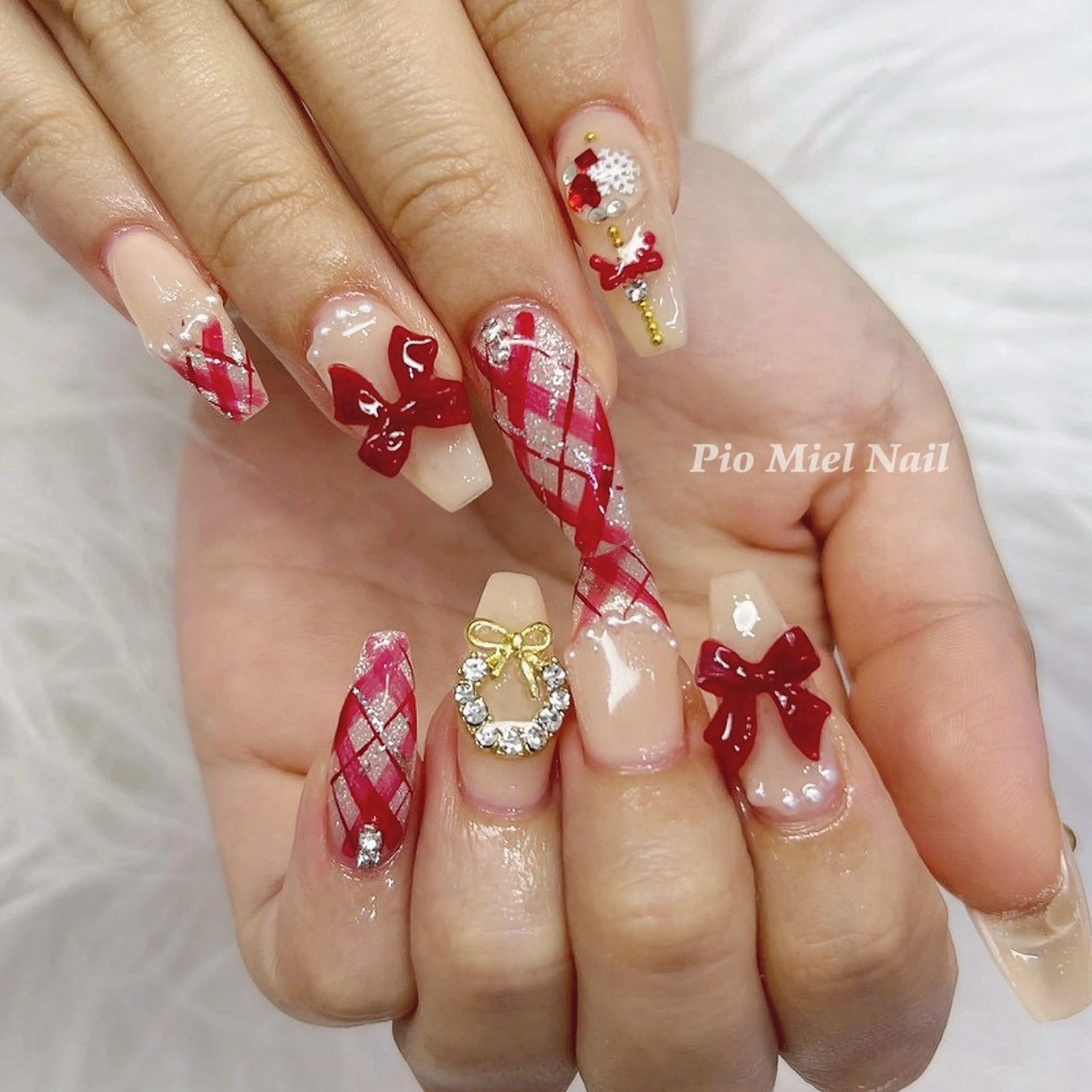 ロング カラー ベージュカラー レッドカラー ロング クリスマス ハンドネイル HANA 長さだしのネイルデザイン