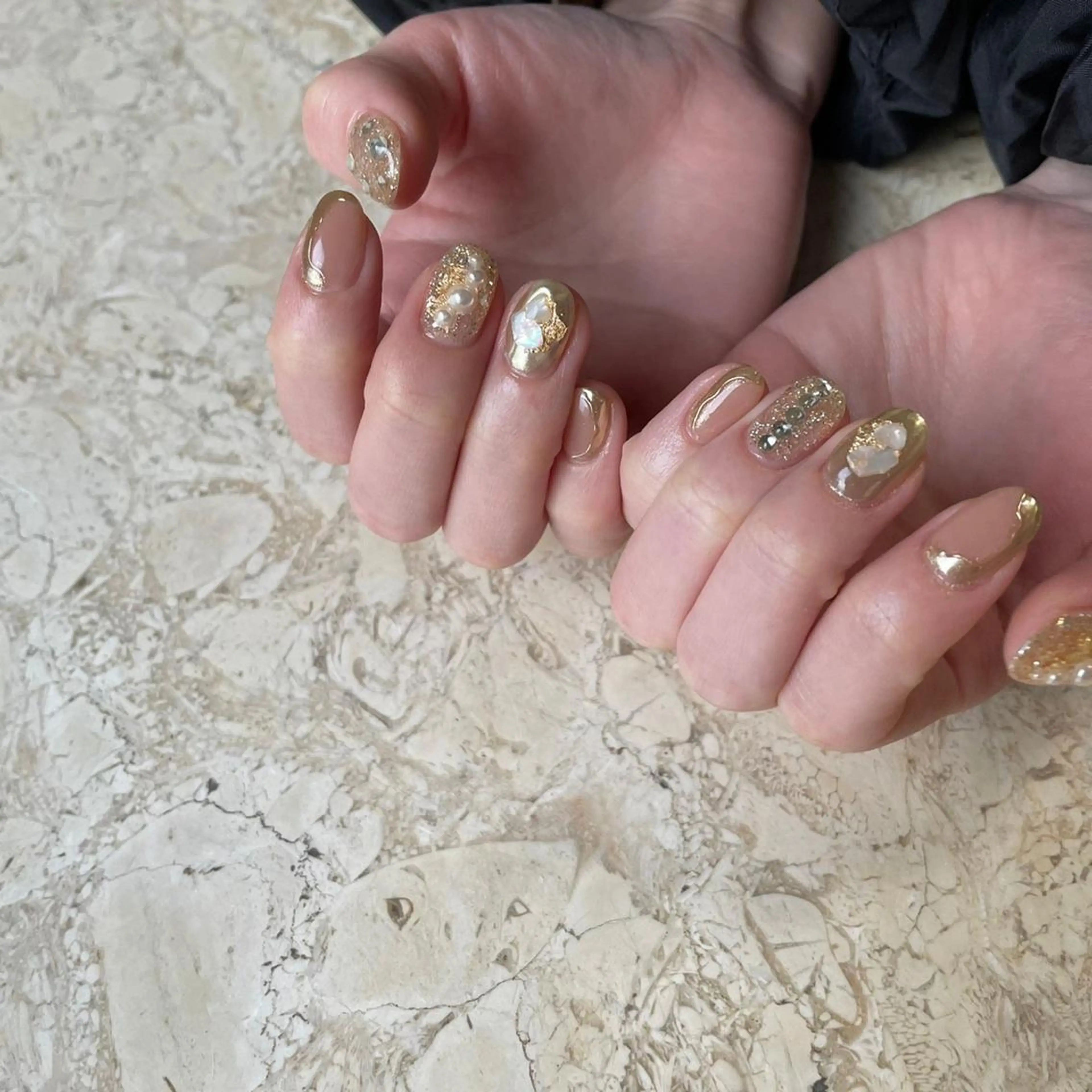 ネイル アートネイル オーロラネイル ジェルネイル ゴールド ハート ハンドネイル フットネイル nail salon mieux(ミュー)のネイルデザイン