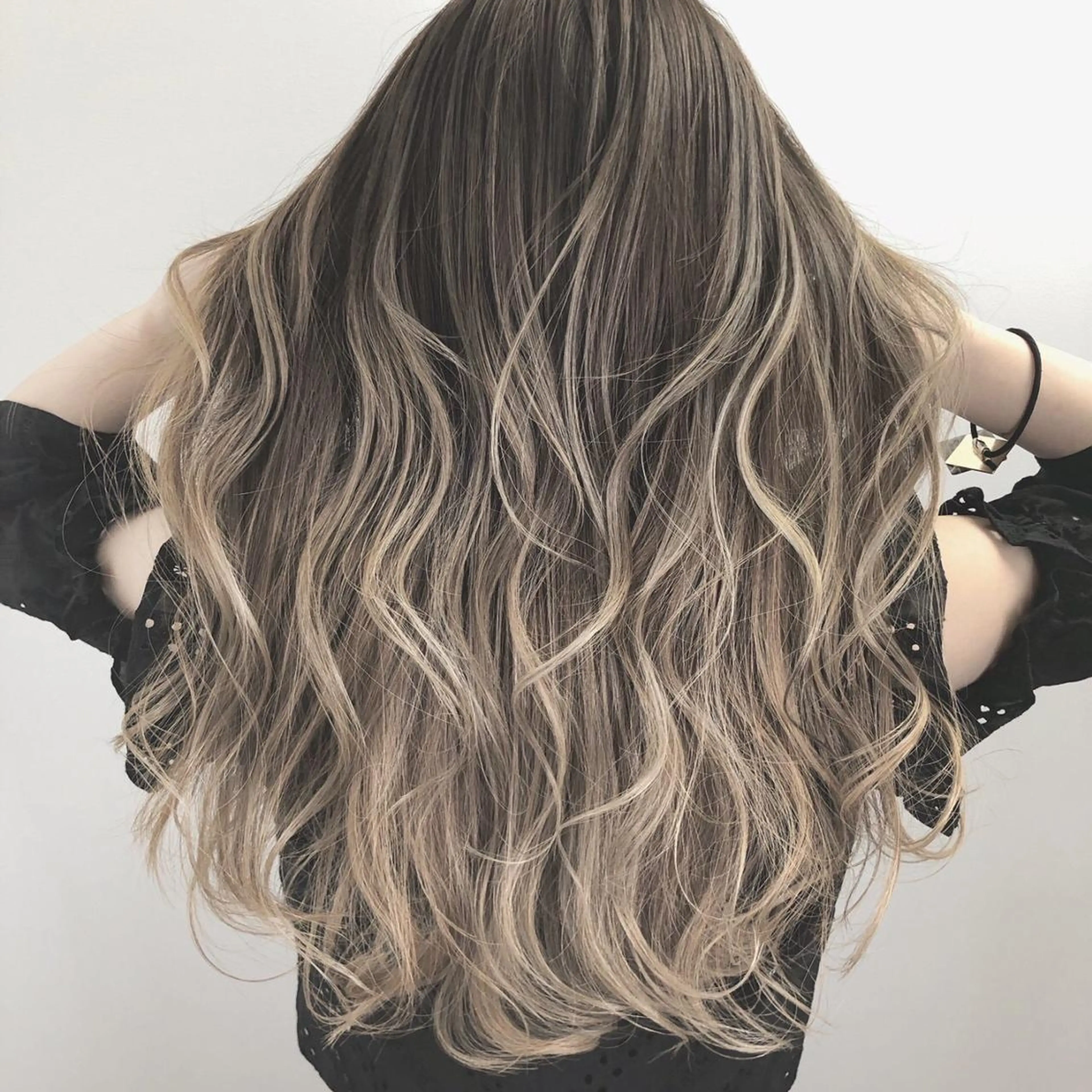 ロング カラー ブリーチ ケアブリーチ 透明感カラー イルミナカラー トリートメント ヘアカラー トリートメント ⭐️Shelter by TOKYO⭐️のヘアスタイル