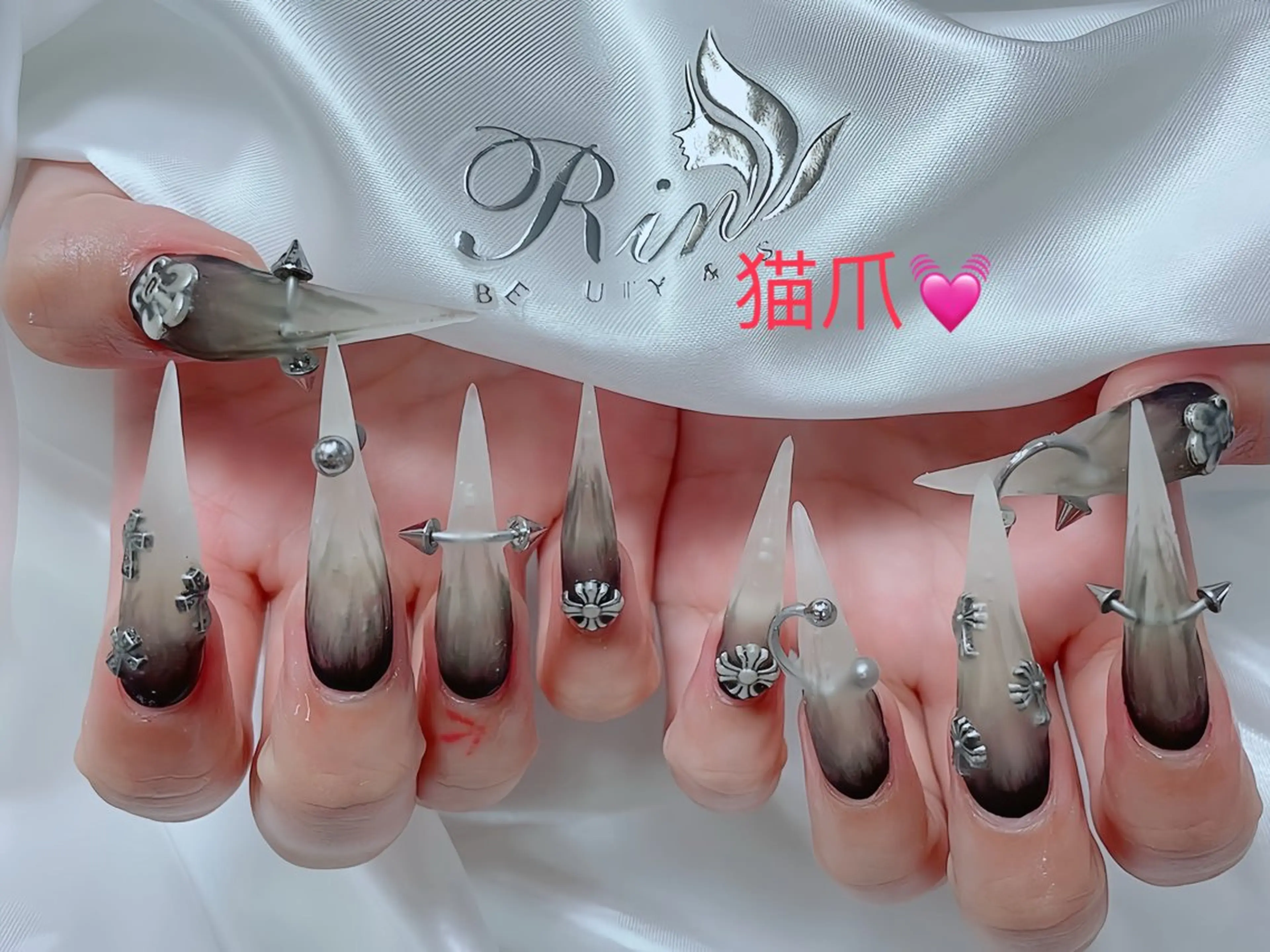 ネイル アニマル柄 ボルドー ブラウン チークネイル フレンチネイル ハンドネイル Rin Nail 新大久保店のネイルデザイン