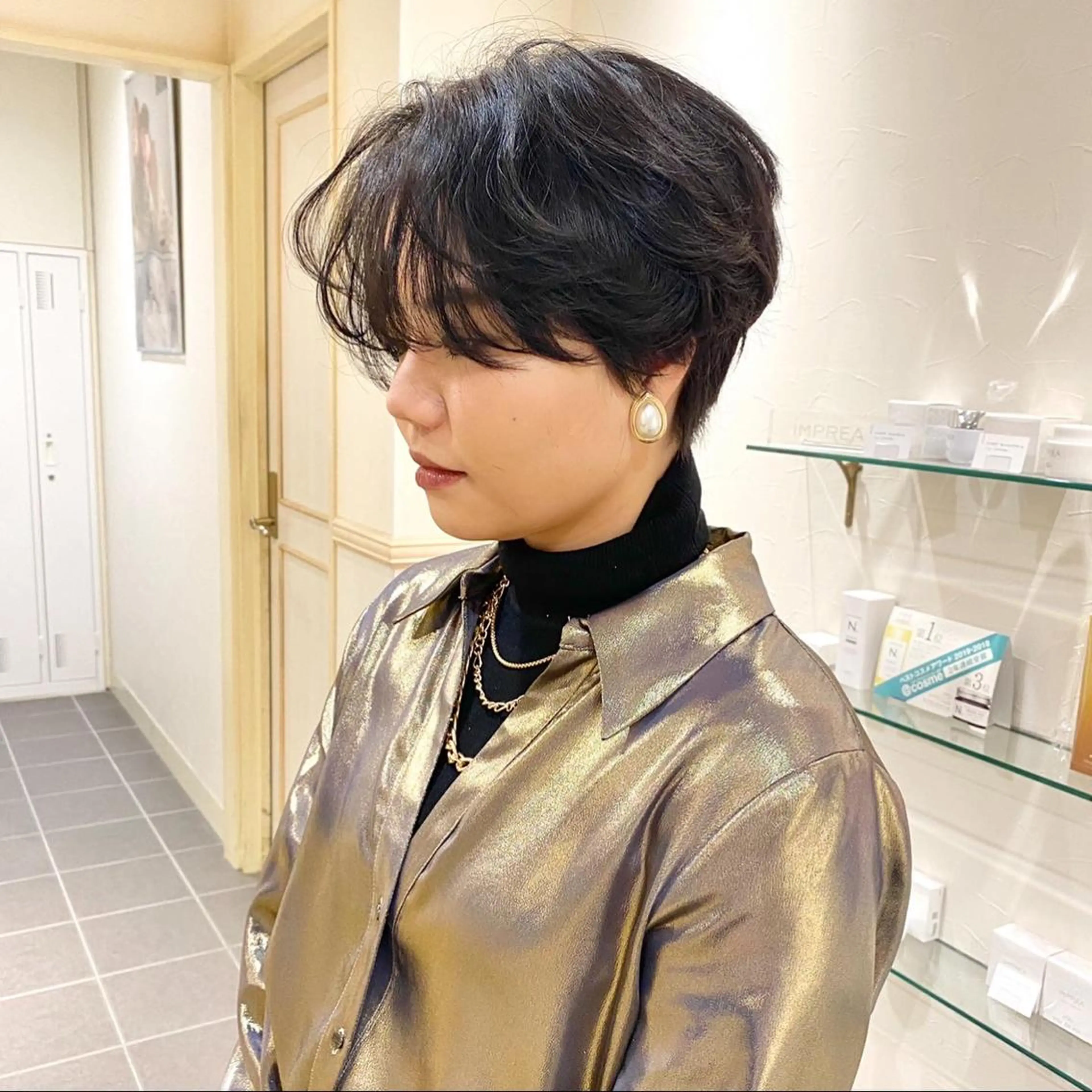 ショート カラー ハンサムショート ブリーチ ハイトーンカラー インナーカラー ボブ ✨BASSA 【高田馬場】✨のヘアスタイル