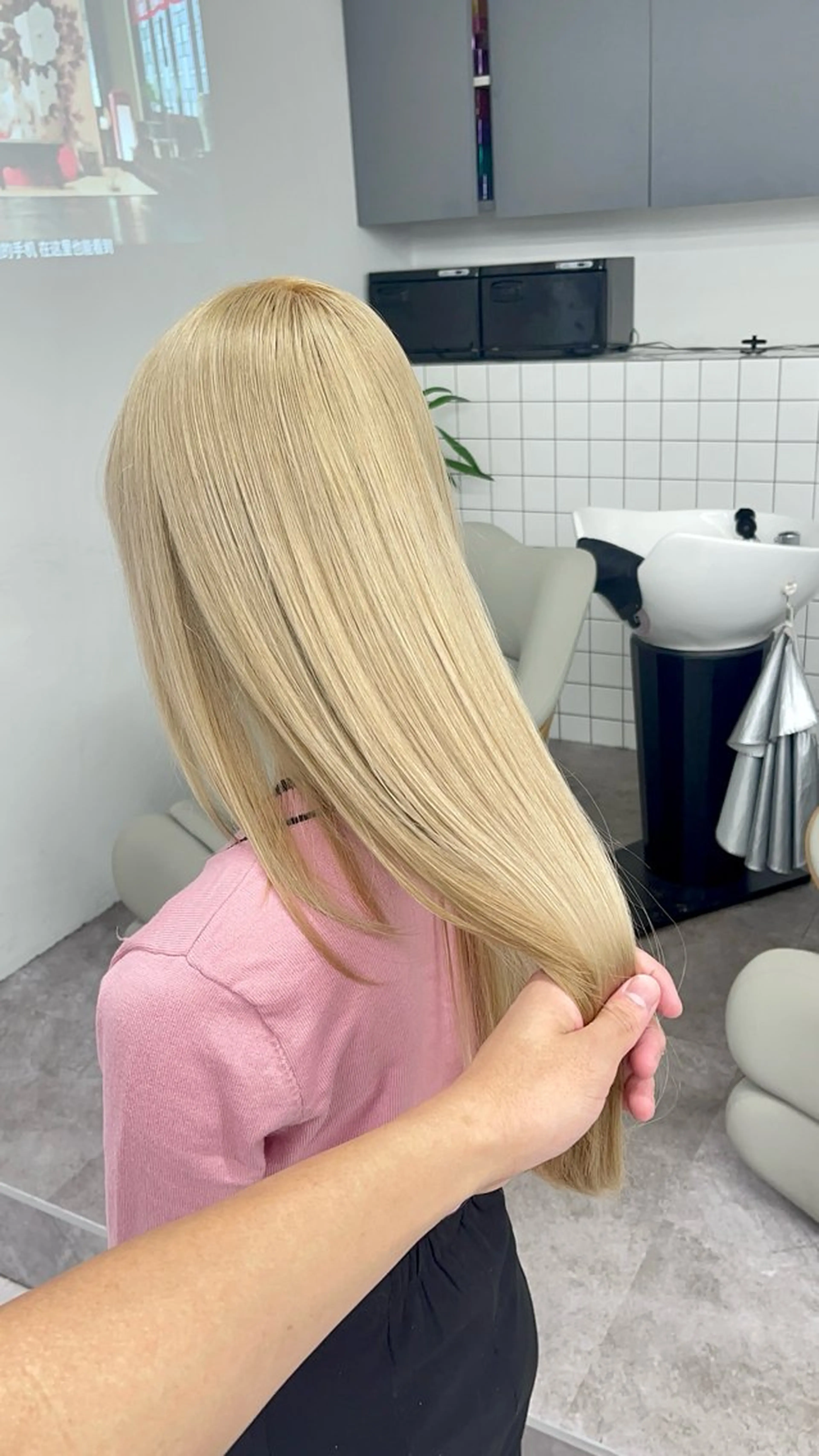 ロング カラー ヘアカラー トリートメント 高島大登/顔周り /ミルクティーのヘアスタイル