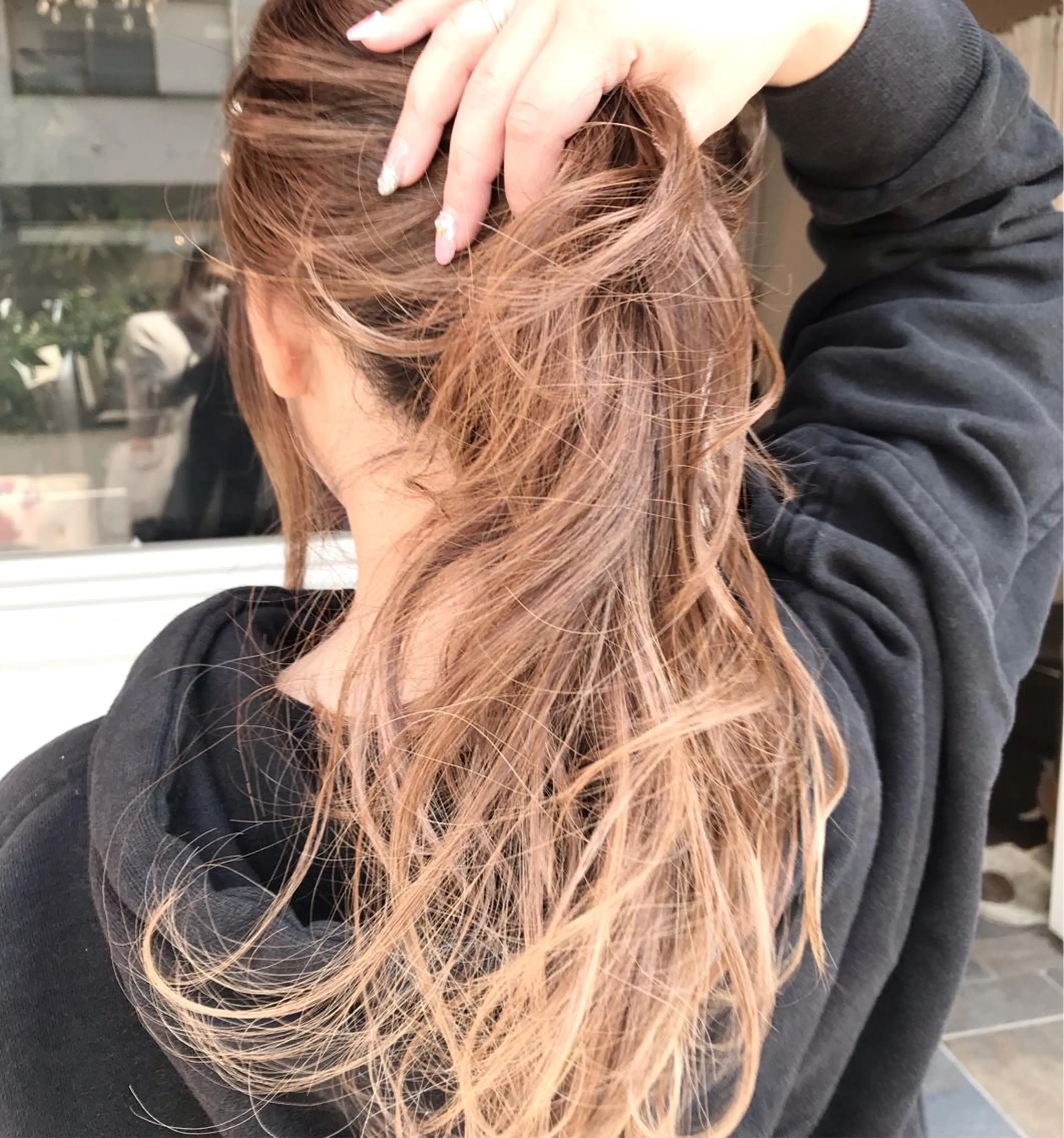 ロング カラー ヘアアレンジ お団子ヘア 切りっぱなしボブ バレイヤージュ ブリーチ デザインカラー Mariana/ 鶴原-ハイライトのヘアスタイル